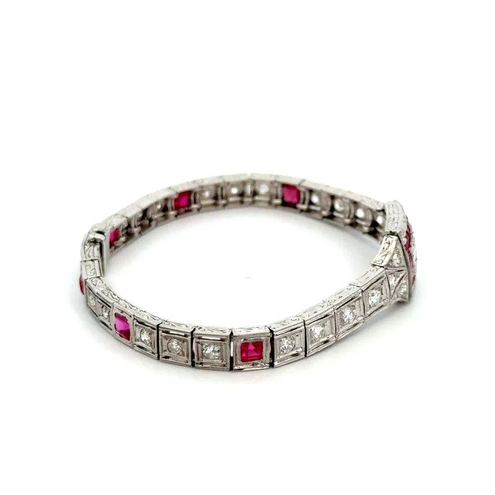 Donna Bracciale Art Deco in platino con diamanti e rubini in vendita