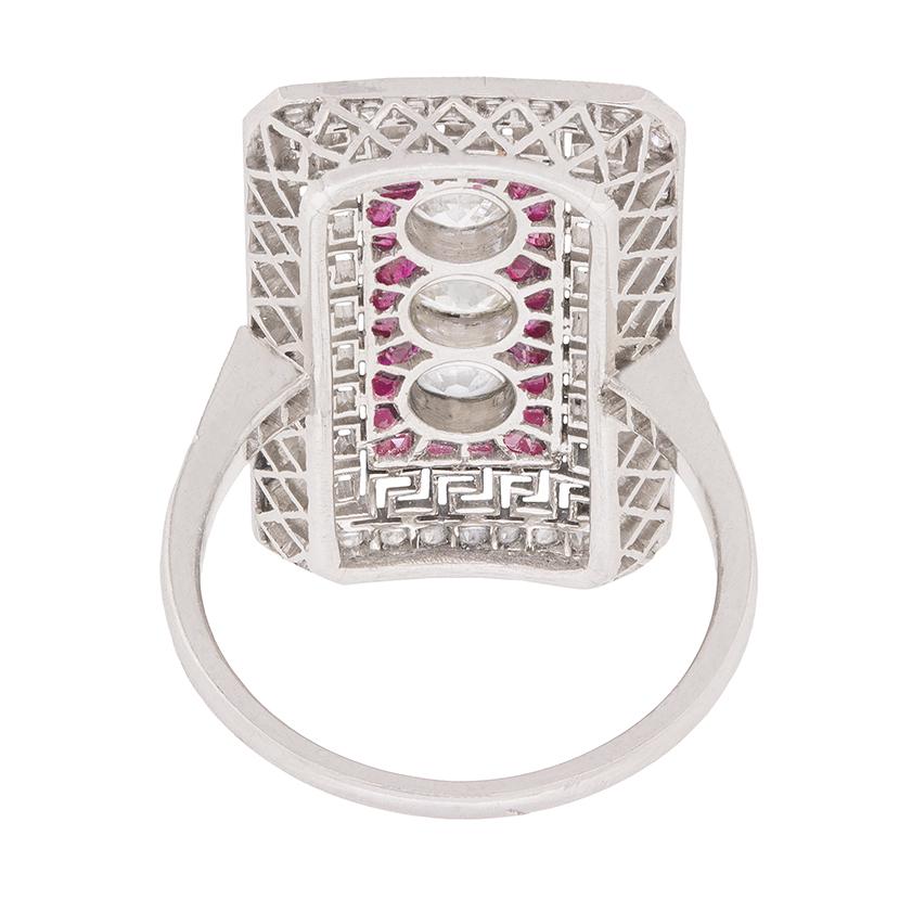 Art-Déco-Ring mit Diamanten und Rubinen, ca. 1920er Jahre (Französischer Schliff)