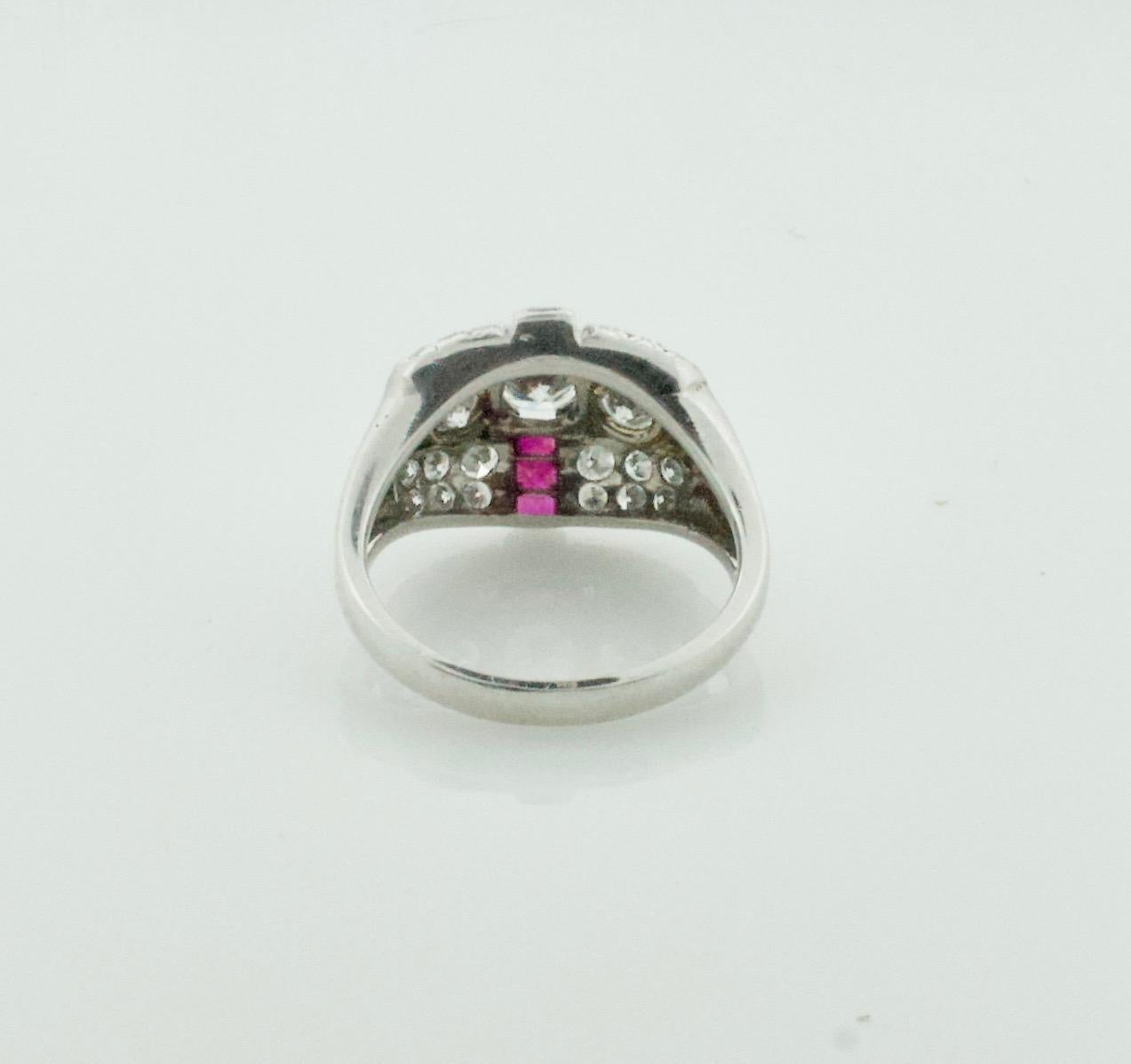 Art Deco Diamond and Ruby Ring in Platinum In Good Condition For Sale In Wailea, HI