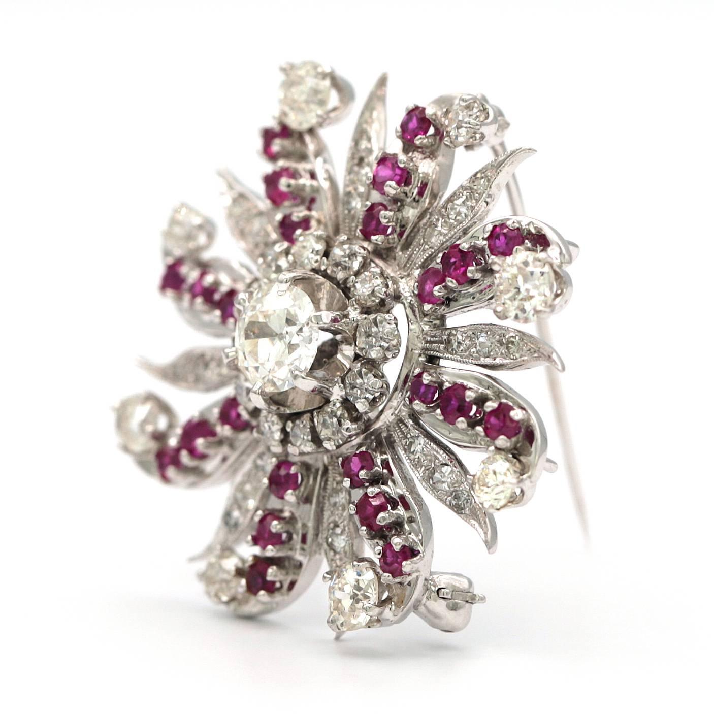 Art Deco Diamond and Ruby Sunburst Brooch In Excellent Condition For Sale In New York, NY
