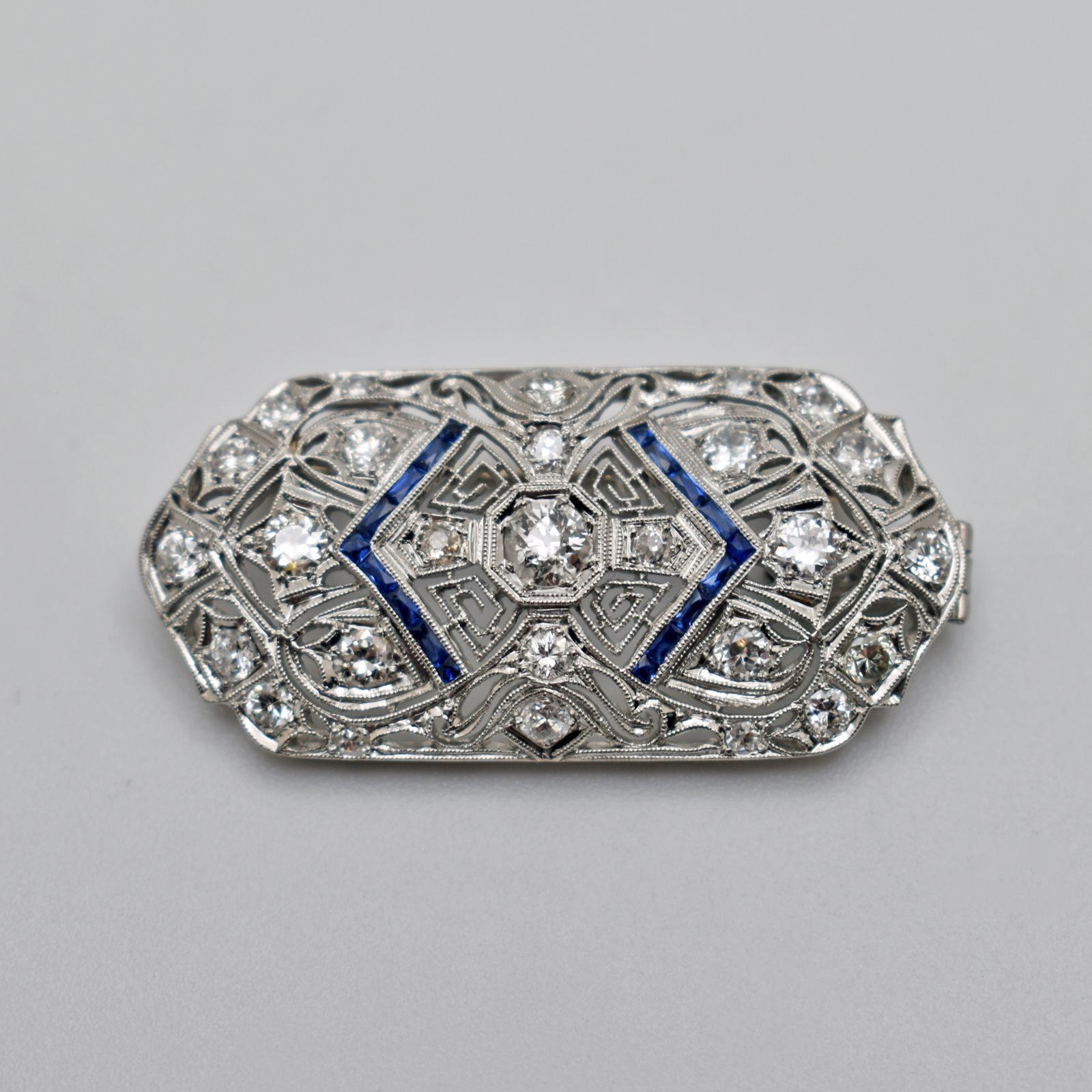 Round Cut Art Deco Diamond and Sapphire 18 Karat White Gold Pendant Brooch For Sale