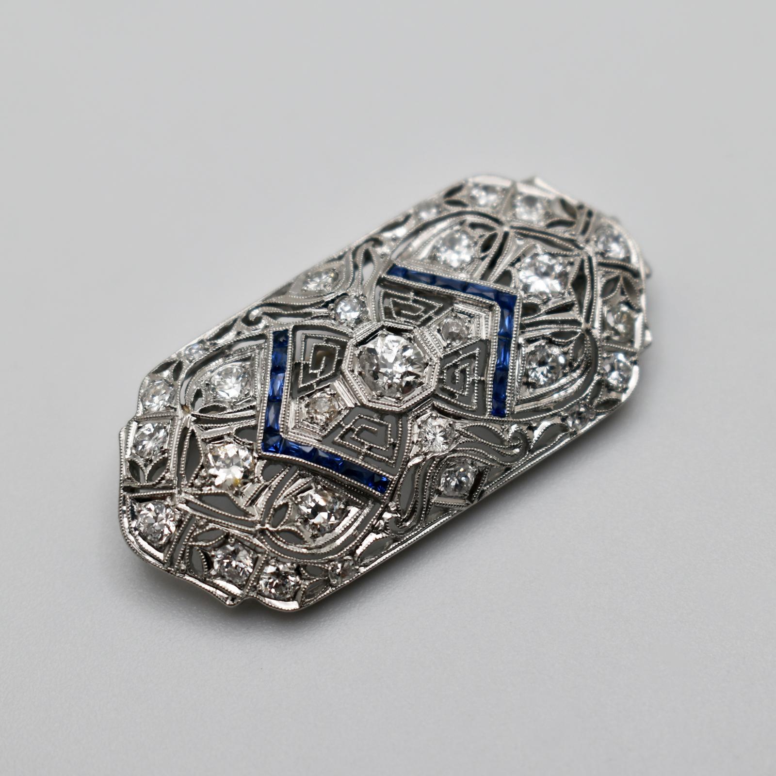 Art Deco Diamond and Sapphire 18 Karat White Gold Pendant Brooch In Good Condition For Sale In Naples, FL