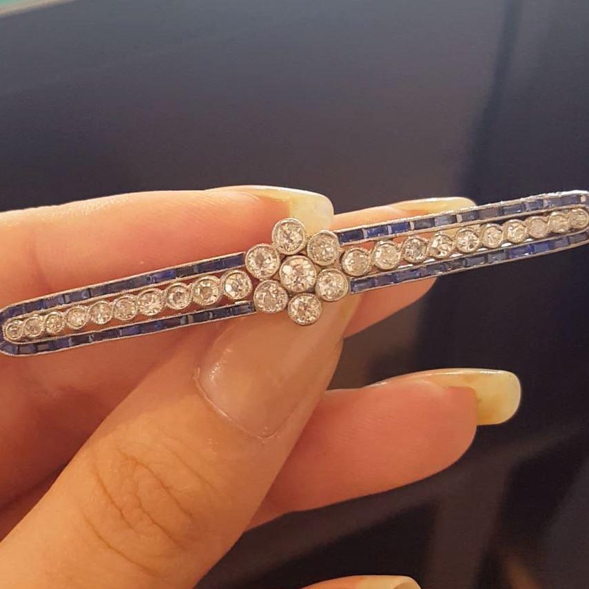 Art Deco Diamond and Sapphire Bar Brooch, Circa 1930 In Excellent Condition In London, GB