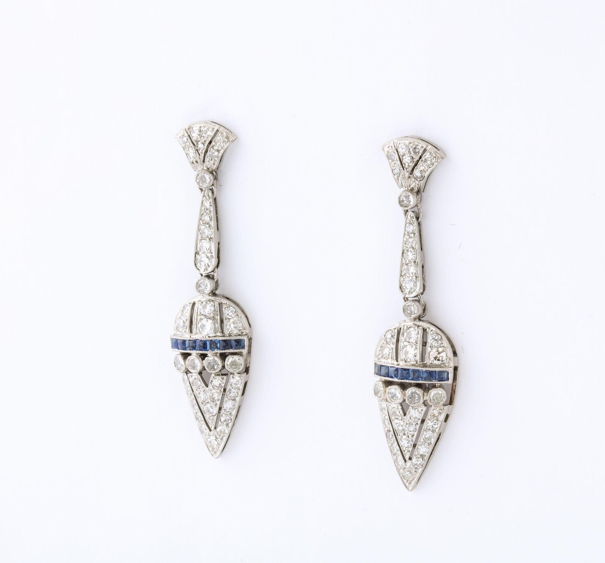 Art Deco Diamond and Sapphire Drop Earrings In Good Condition In New York, NY