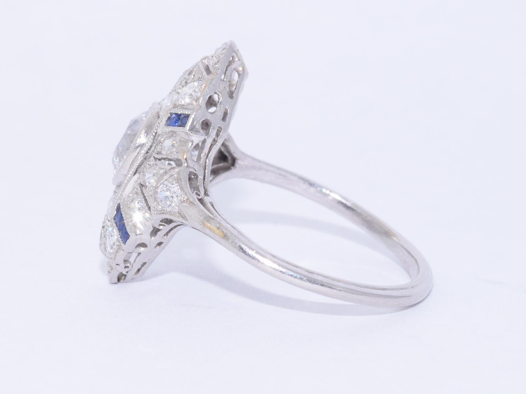 Filigraner Ring mit Diamant und Saphir im Art-Deco-Stil, ca. 1920er Jahre (Art déco) im Angebot