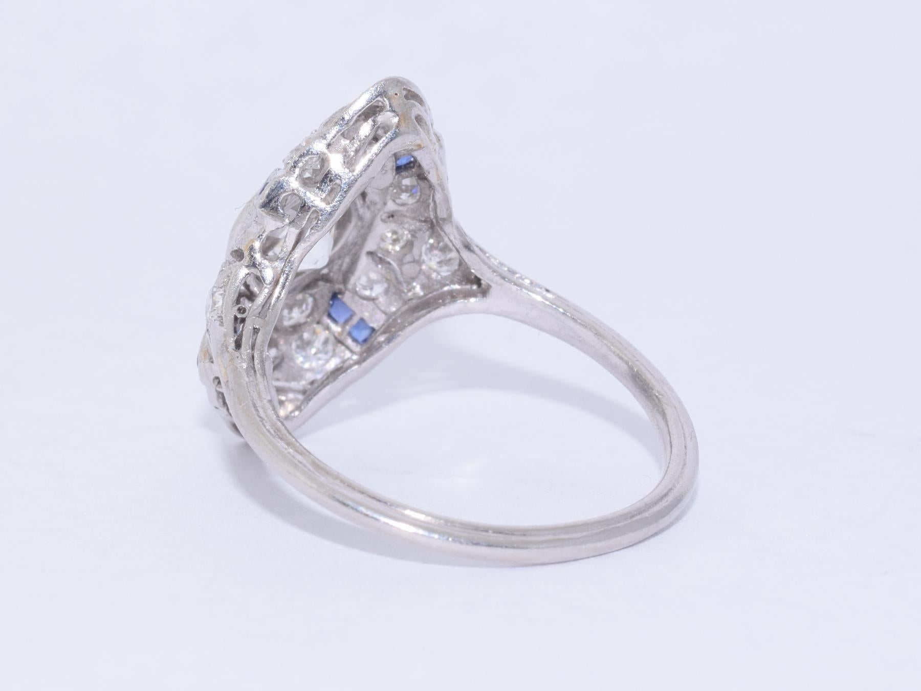 Filigraner Ring mit Diamant und Saphir im Art-Deco-Stil, ca. 1920er Jahre (Alteuropäischer Schliff) im Angebot