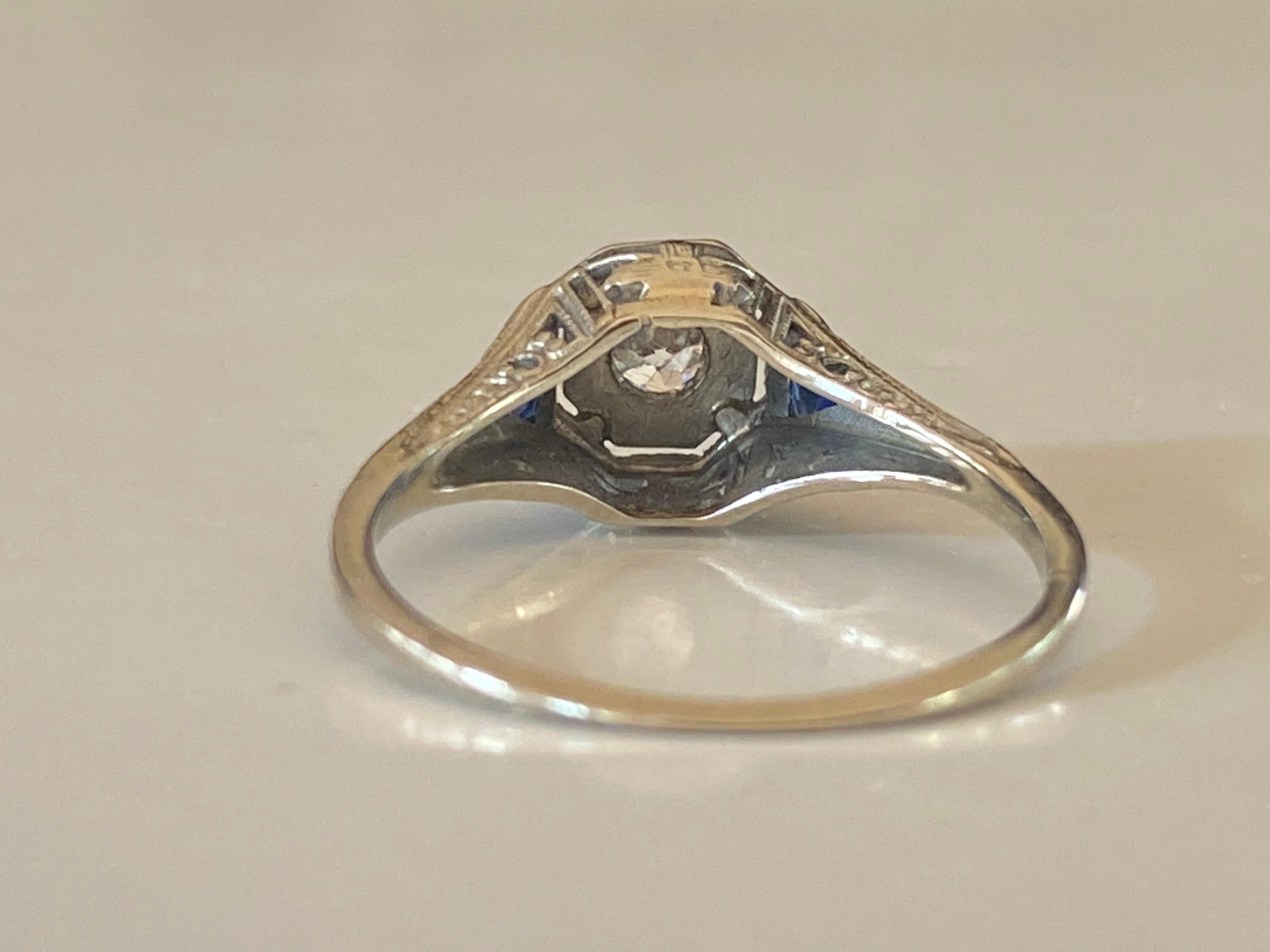 Women's Art Deco Diamond and Sapphire Filigree Ring For Sale