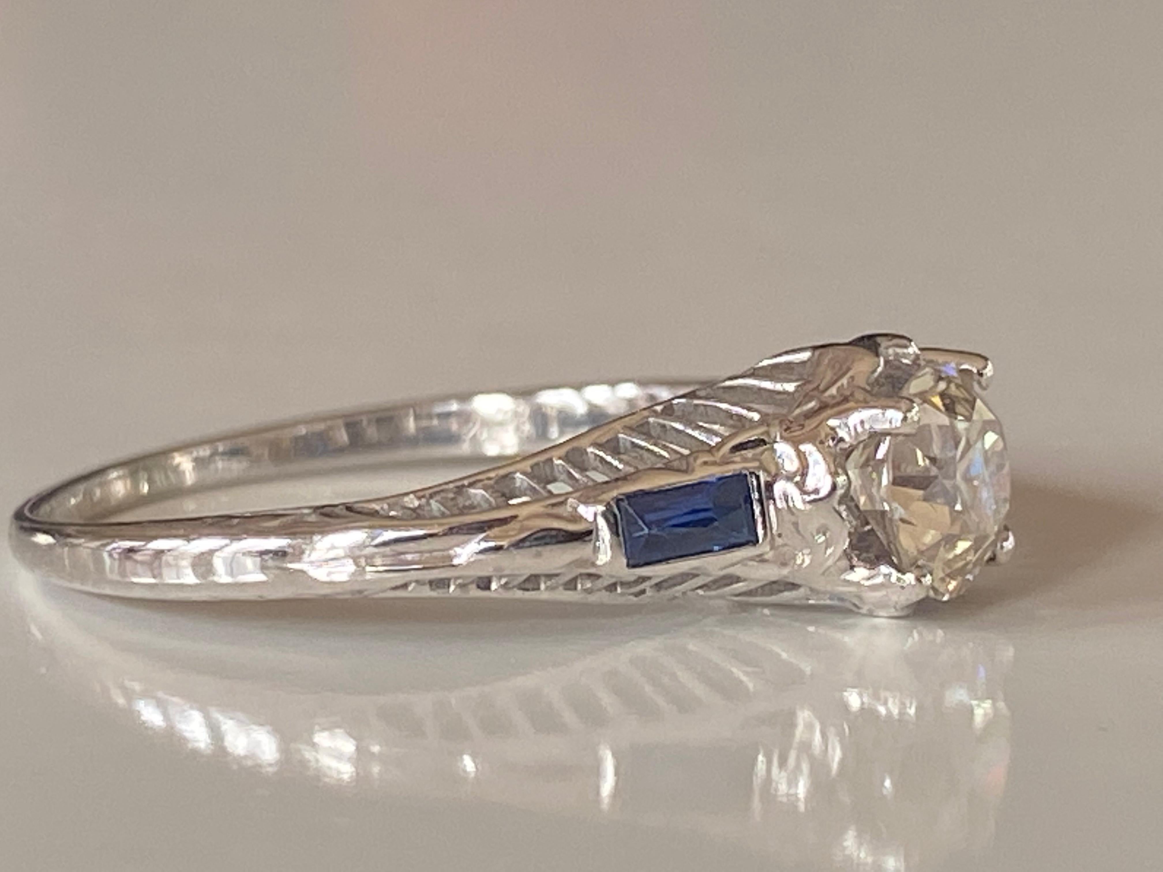 Women's Art Deco Diamond and Sapphire Filigree Ring For Sale