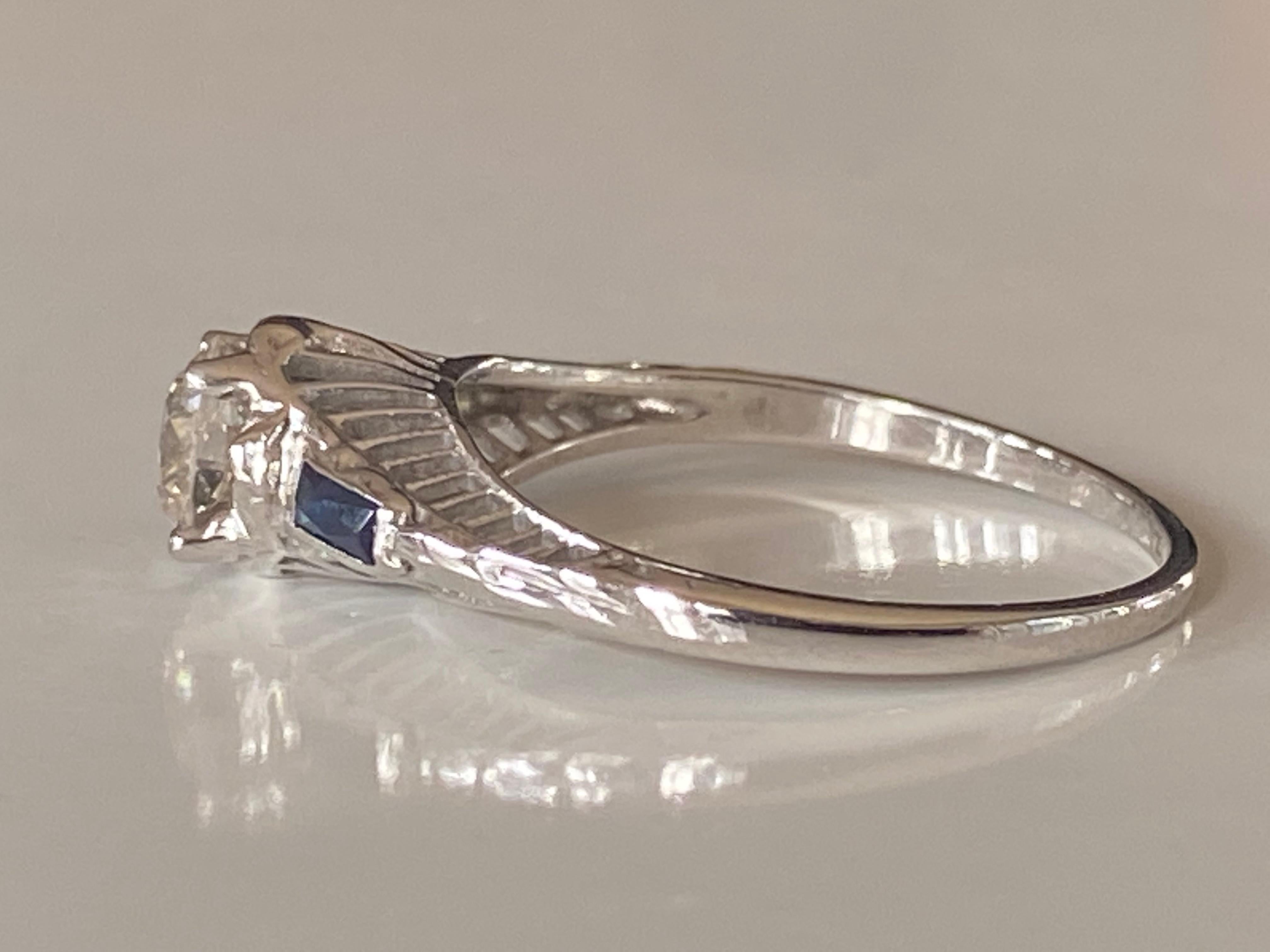 Art Deco Diamond and Sapphire Filigree Ring For Sale 1