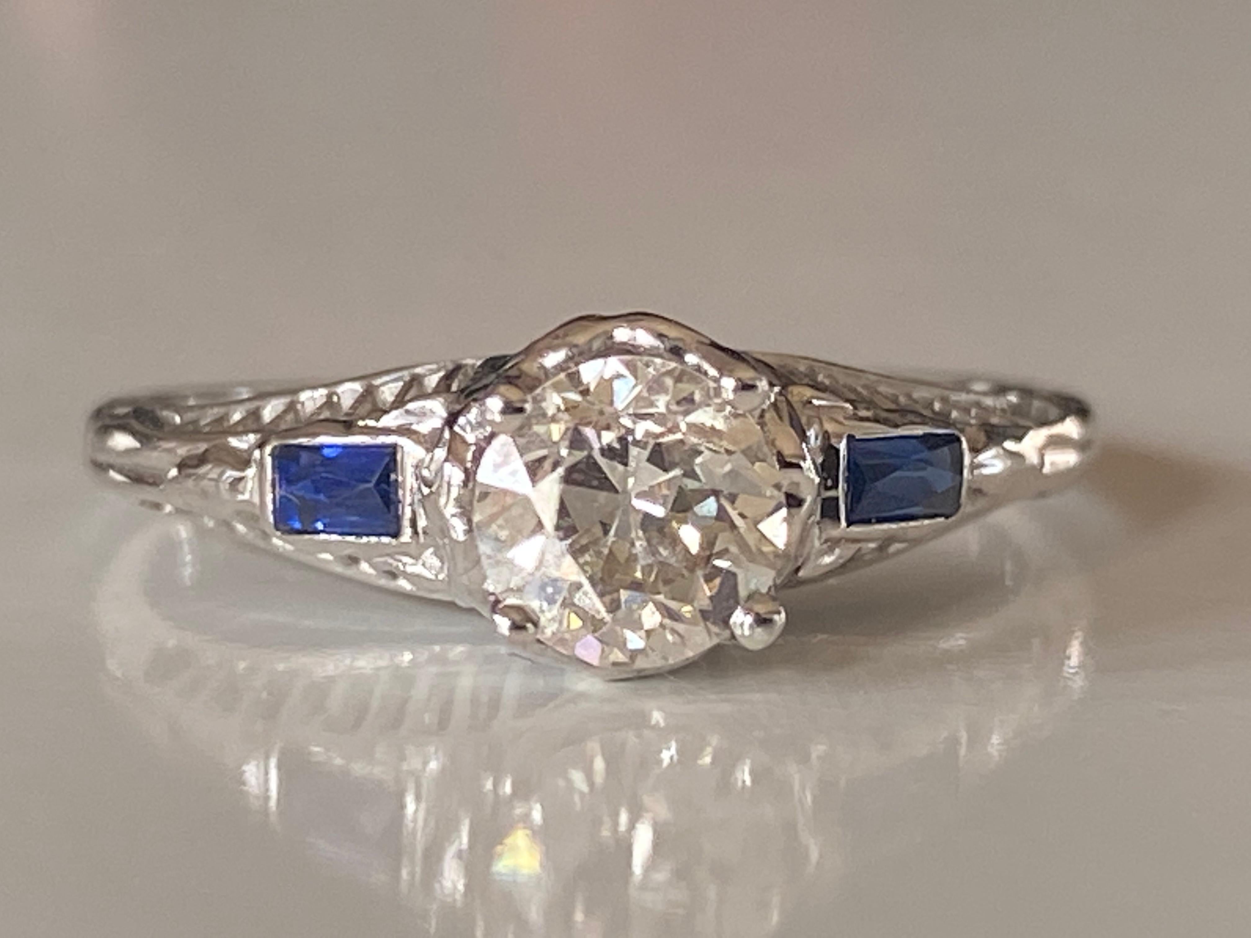 Art Deco Diamond and Sapphire Filigree Ring For Sale 2