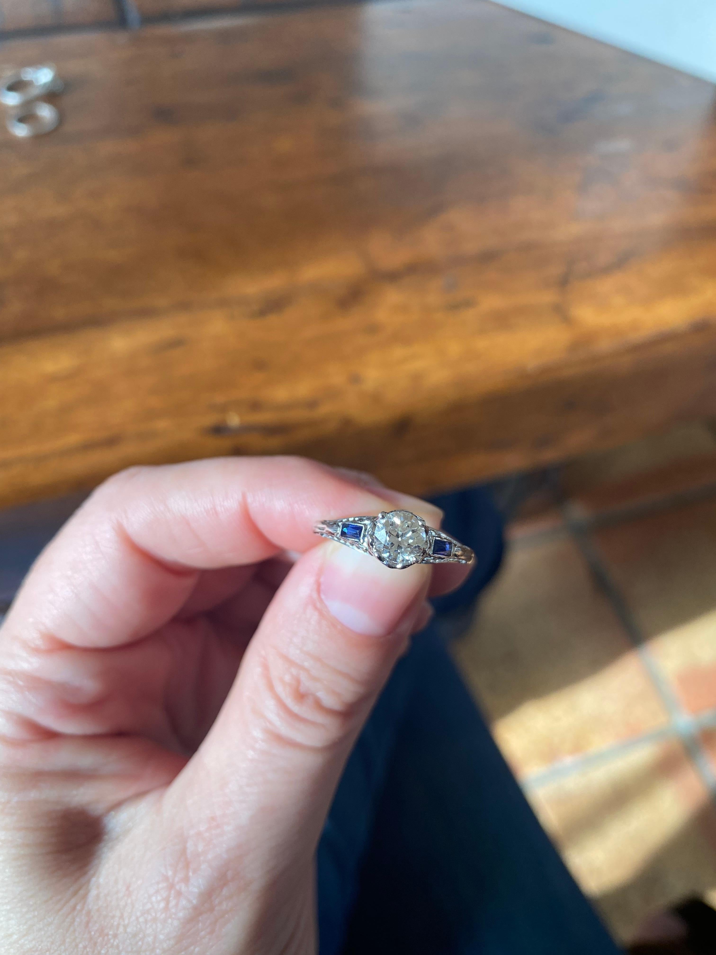 Art Deco Diamond and Sapphire Filigree Ring For Sale 3