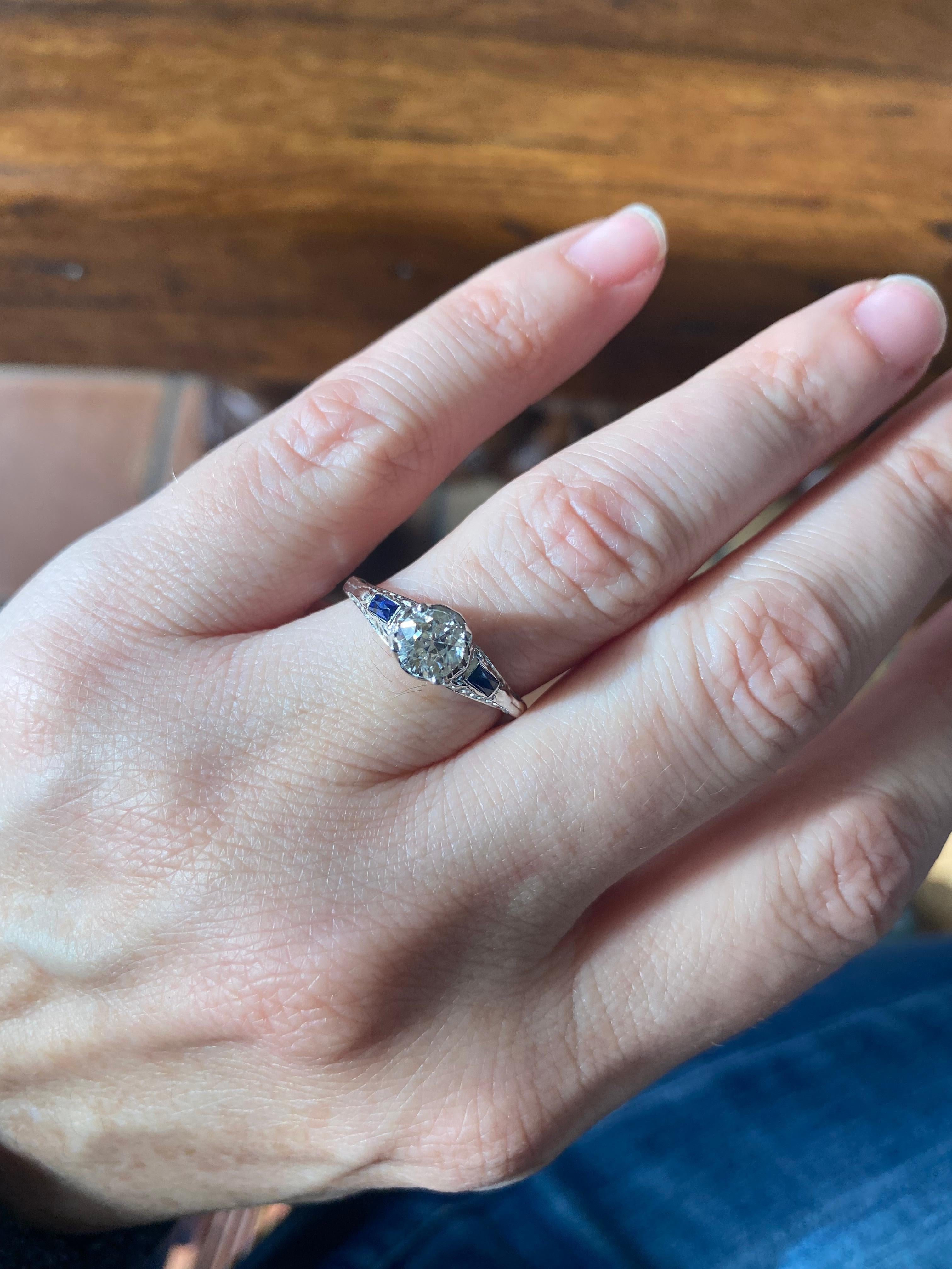 Art Deco Diamond and Sapphire Filigree Ring For Sale 4