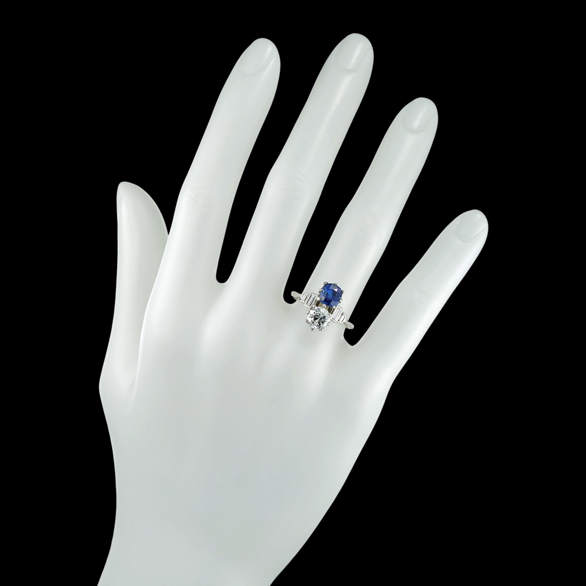 Art Deco Diamond and Sapphire Ring In Good Condition In London, GB
