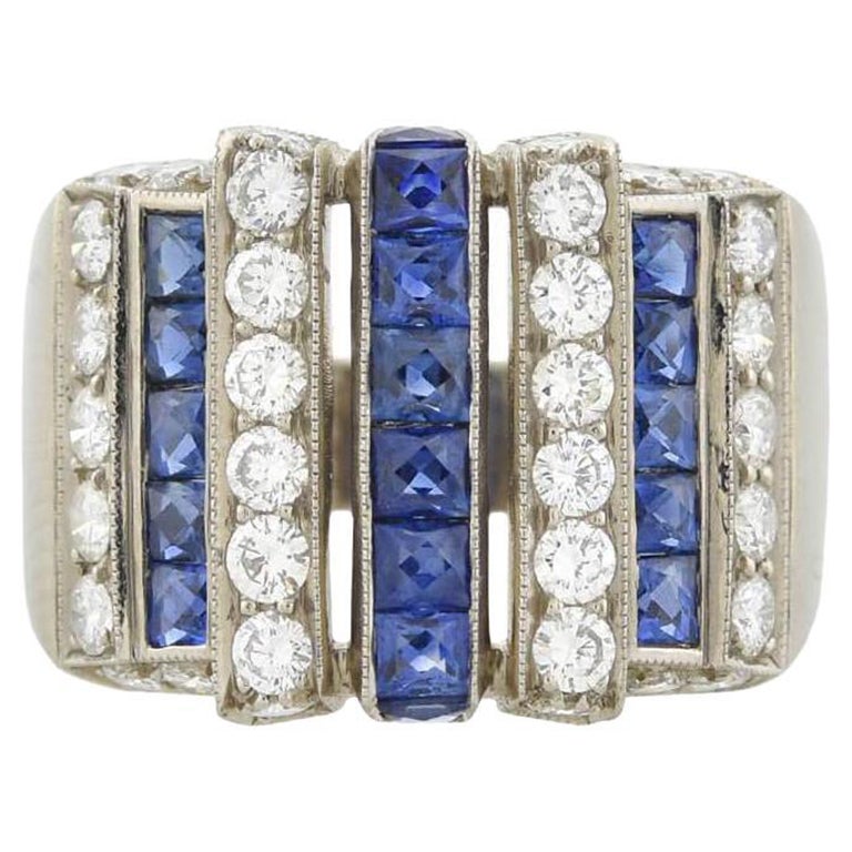 Anello The Row con diamanti e zaffiri in stile Art Deco