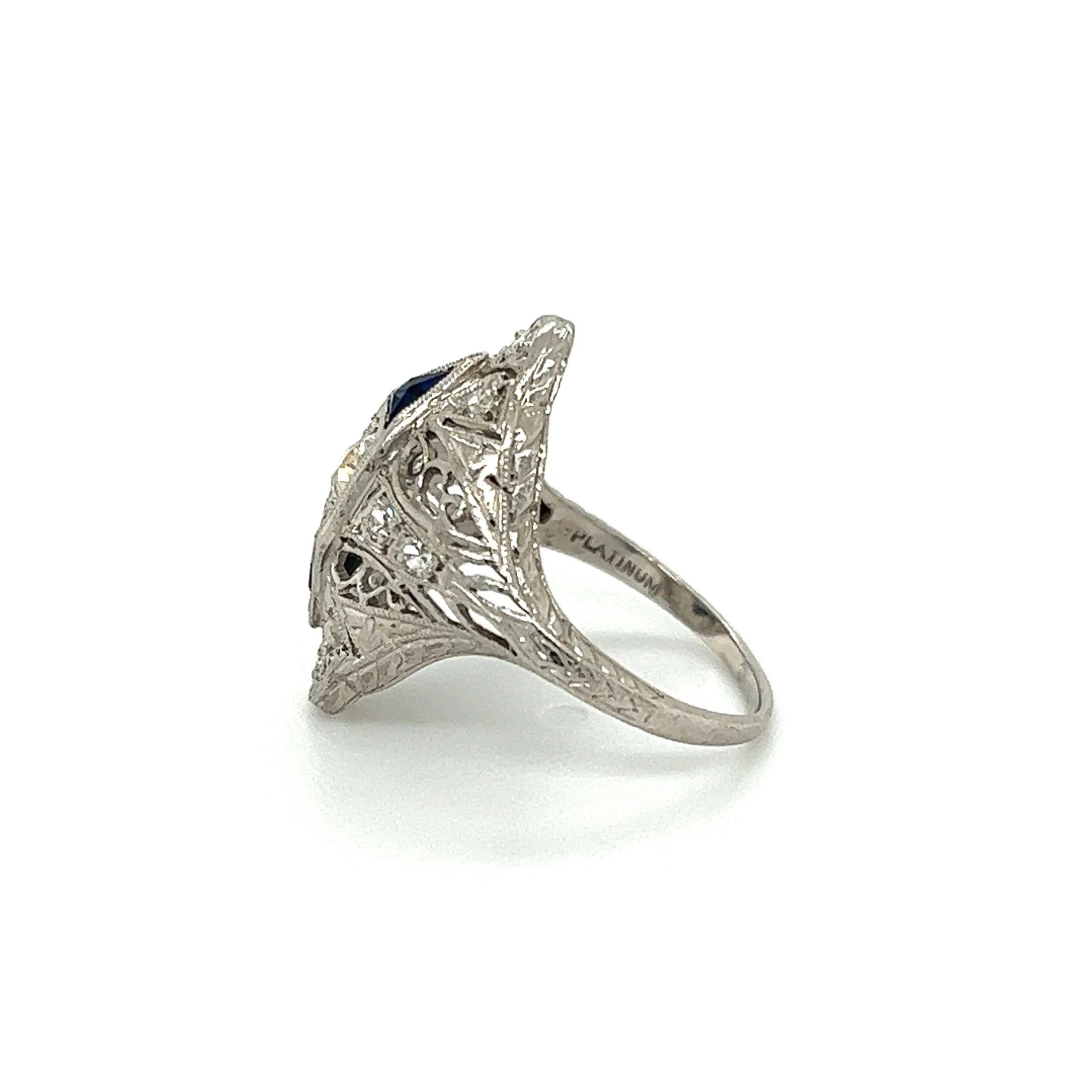 Art Deco Diamond and Sapphire Vintage Platinum Cocktail Ring For Sale 1
