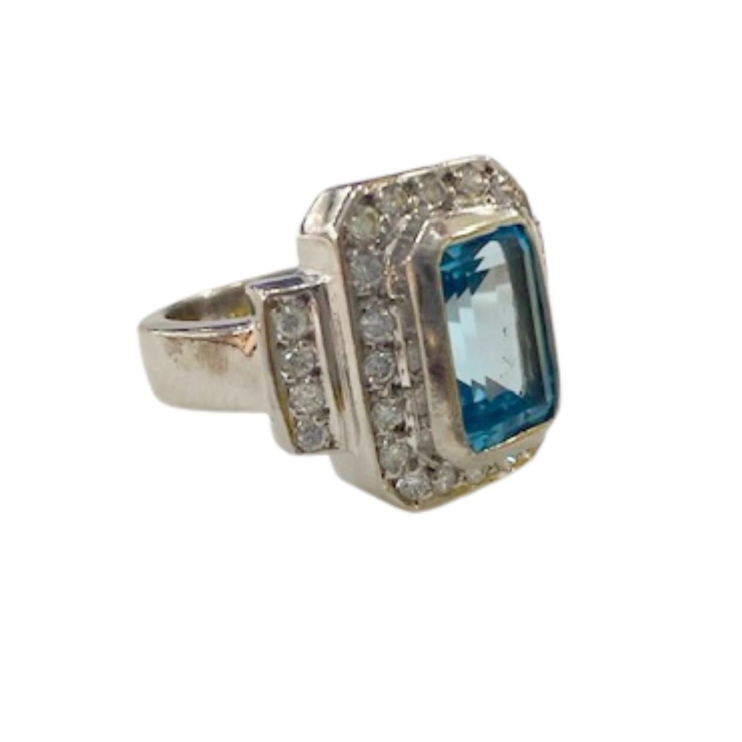 0.58 carat Diamonds and 1.5 carat Topaz Gold Cocktail Ring For Sale 4