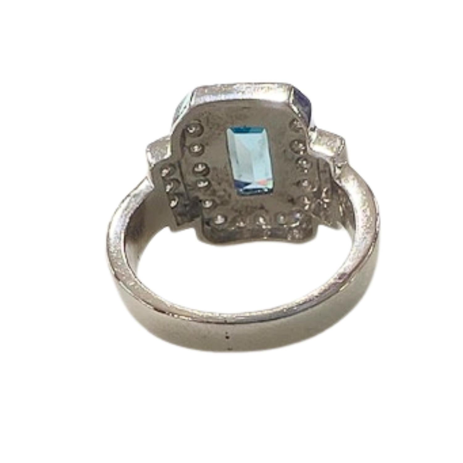 Art Deco 0.58 carat Diamonds and 1.5 carat Topaz Gold Cocktail Ring For Sale