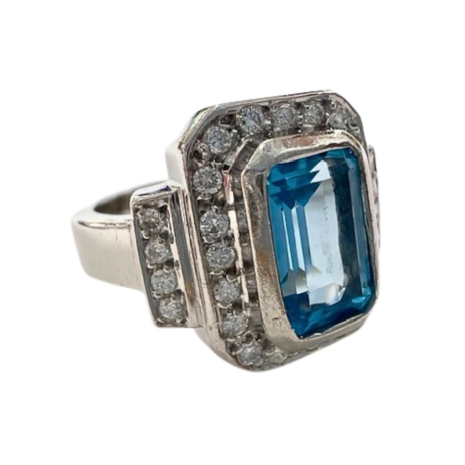Baguette Cut 0.58 carat Diamonds and 1.5 carat Topaz Gold Cocktail Ring For Sale