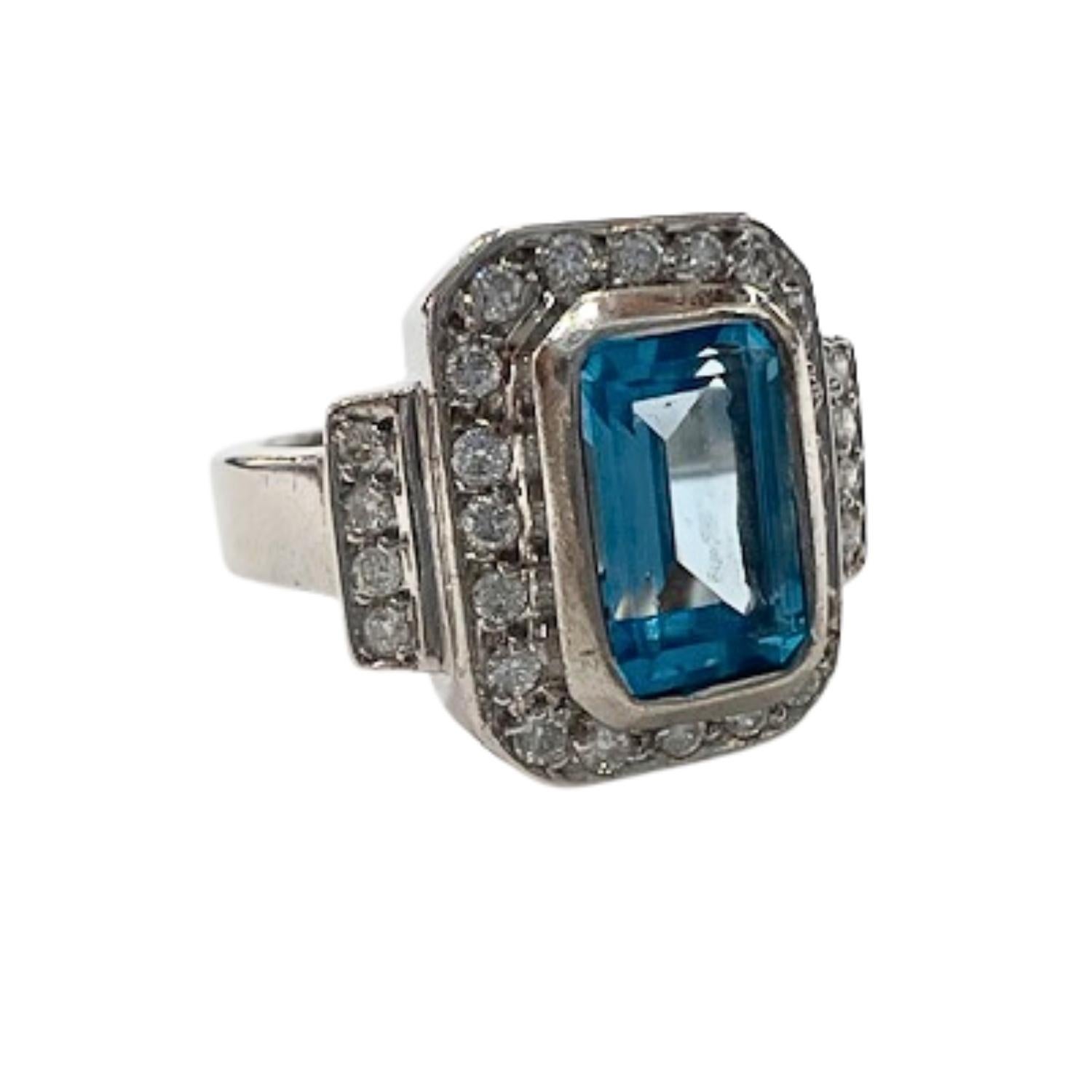 0.58 carat Diamonds and 1.5 carat Topaz Gold Cocktail Ring For Sale 2