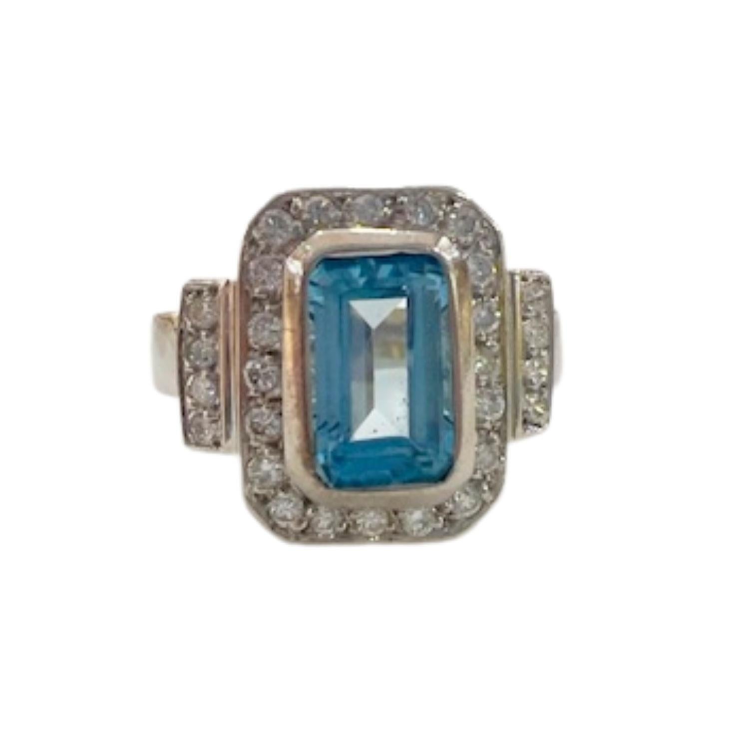 0.58 carat Diamonds and 1.5 carat Topaz Gold Cocktail Ring For Sale 3