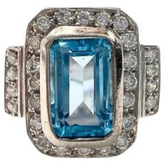 Anillo de cóctel de oro con diamantes de 0,58 quilates y topacio de 1,5 quilates