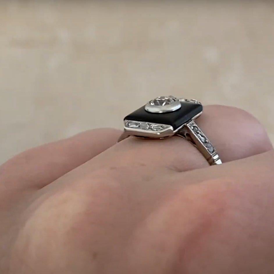 Anello Art Deco con diamante (circa 0,2 carati) e onice, platino, CIRCA 1920 In condizioni ottime in vendita a New York, NY