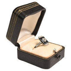 Anello Art Deco con diamante (circa 0,2 carati) e onice, platino, CIRCA 1920