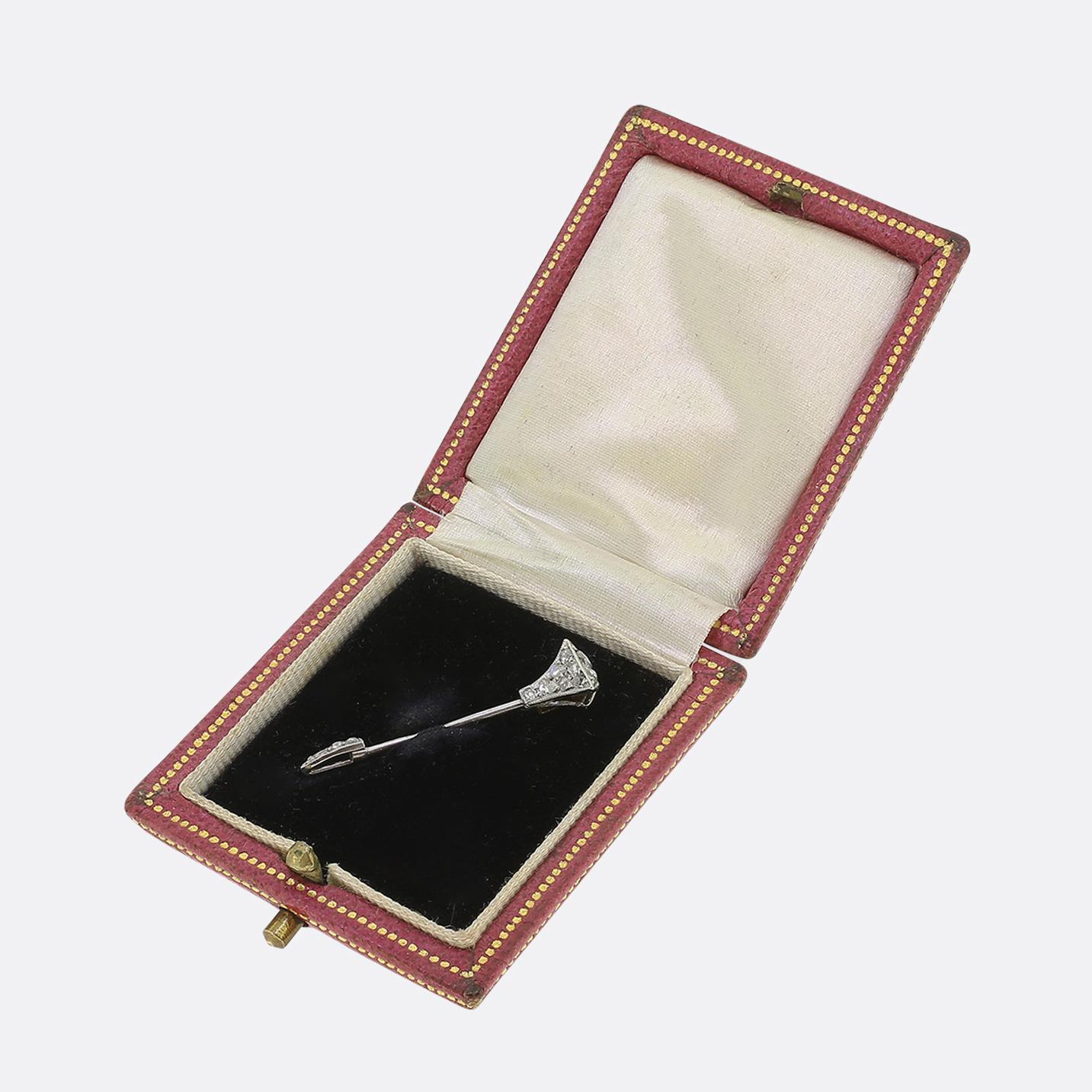 Art Deco Diamond Arrow Jabot Pin In Good Condition For Sale In London, GB