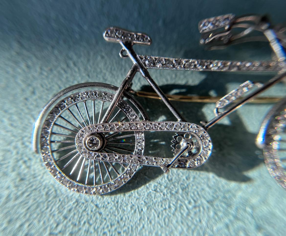 Art Déco Spilla per bicicletta con diamante Art Deco in vendita