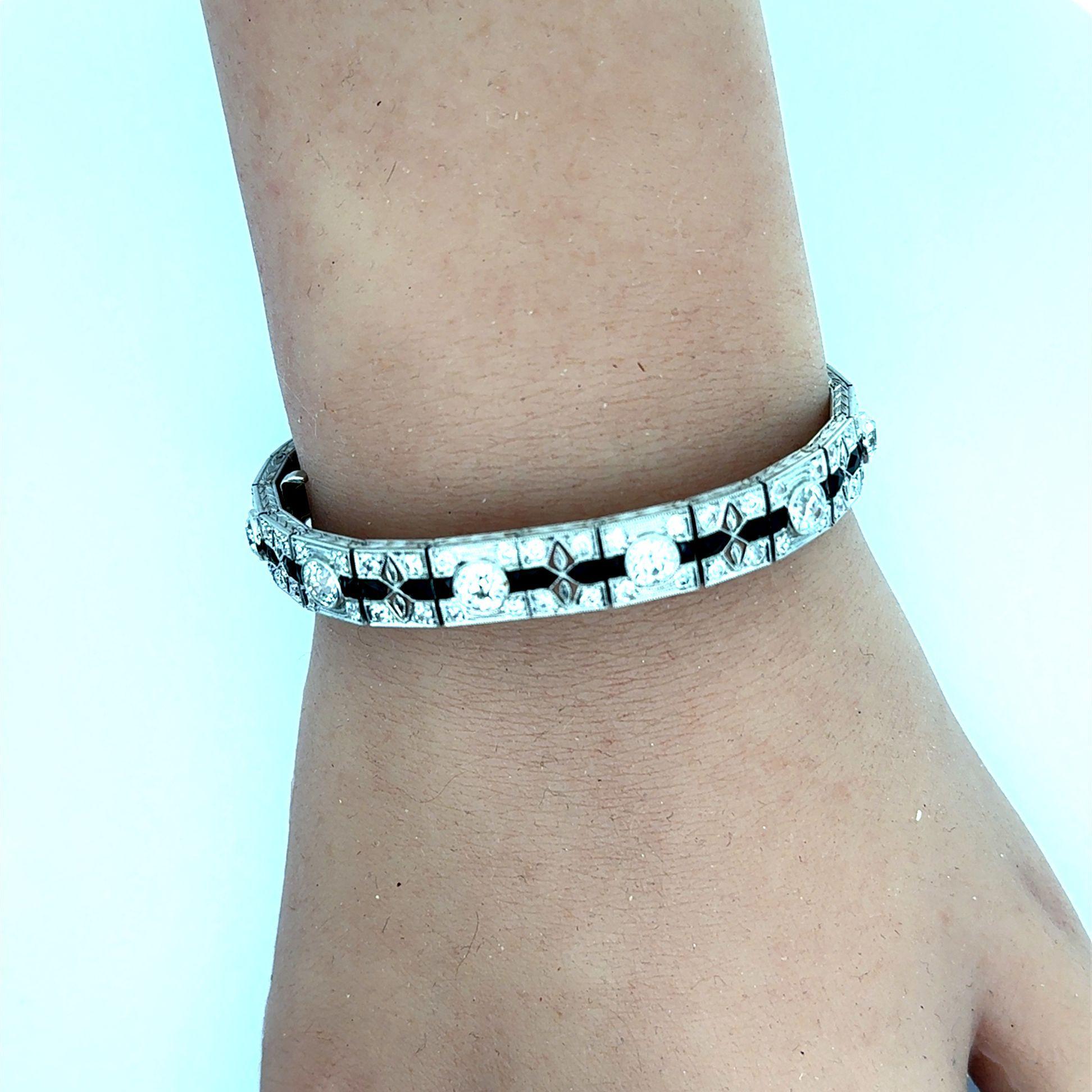 Bracelet Art Déco en platine avec diamants et onyx noir, Circa 1930 Excellent état - En vente à Beverly Hills, CA