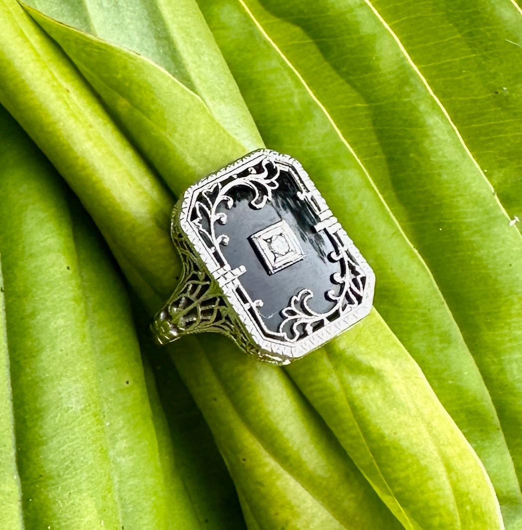 Women's Art Deco Diamond Black Onyx Ring Edwardian Filigree 14 Karat White Gold Flower For Sale