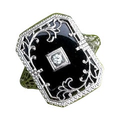 Edwardianischer filigraner Art-Déco-Blumenring aus 14 Karat Weißgold mit Diamant und schwarzem Onyx