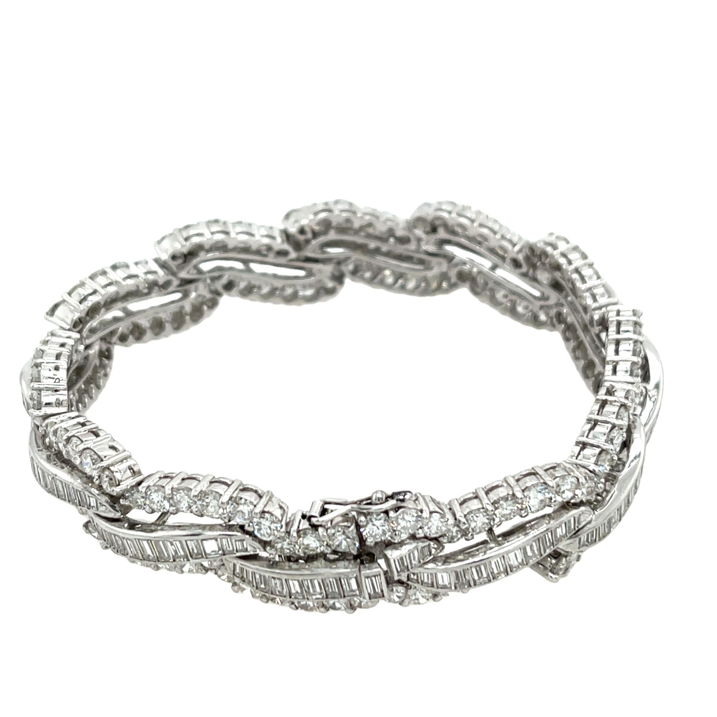 Women's 1950-1960' Diamond Bracelet 12.0ct Set In Platinum For Sale