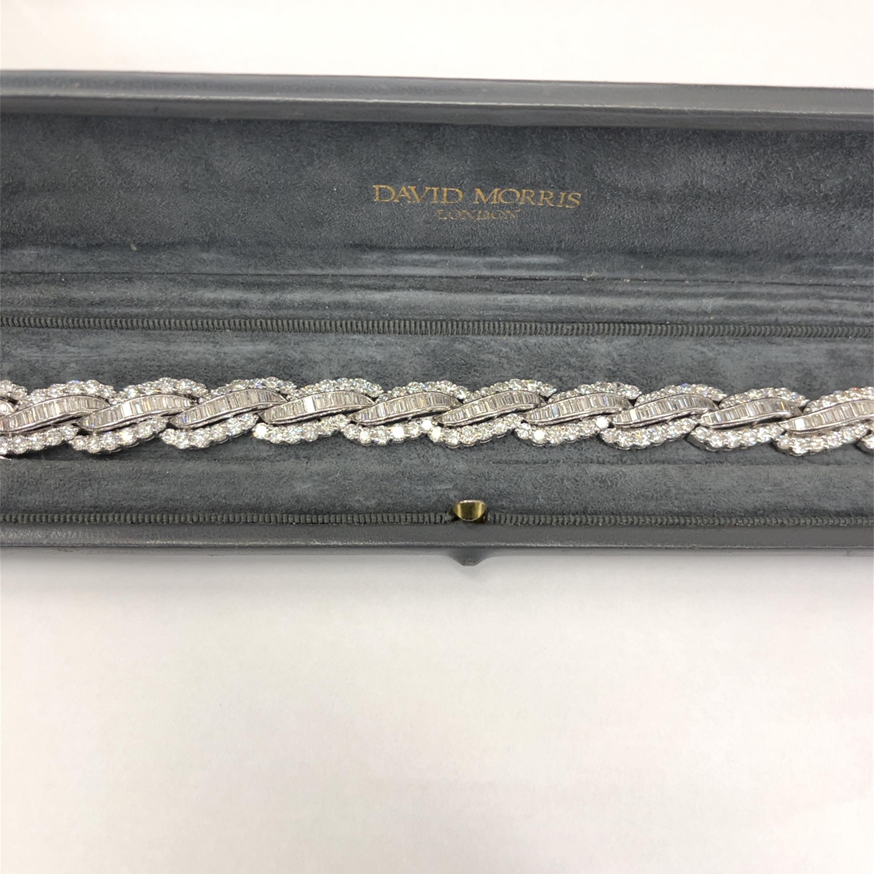 1950-1960' Diamond Bracelet 12.0ct Set In Platinum For Sale 2