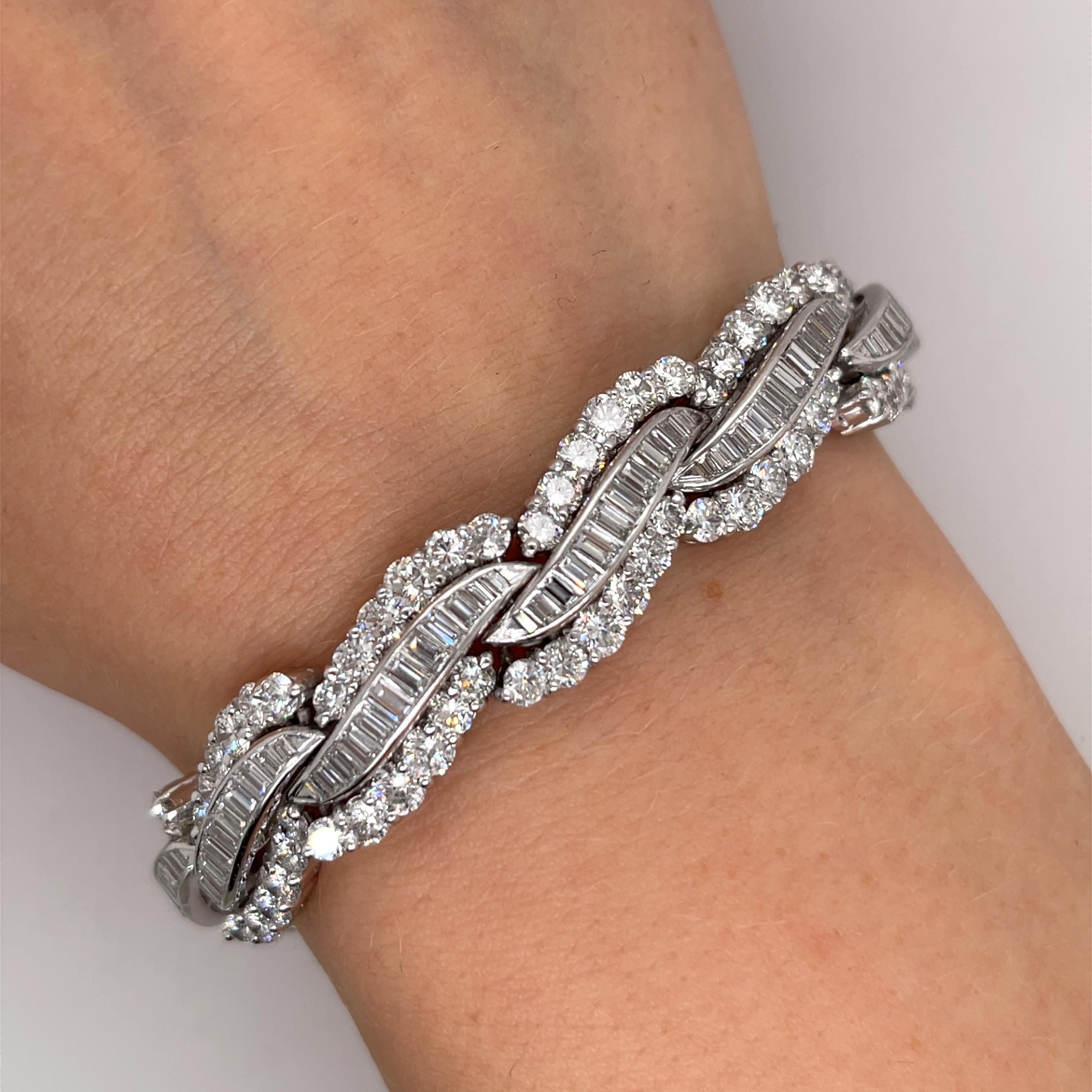 1950-1960' Diamond Bracelet 12.0ct Set In Platinum For Sale 3