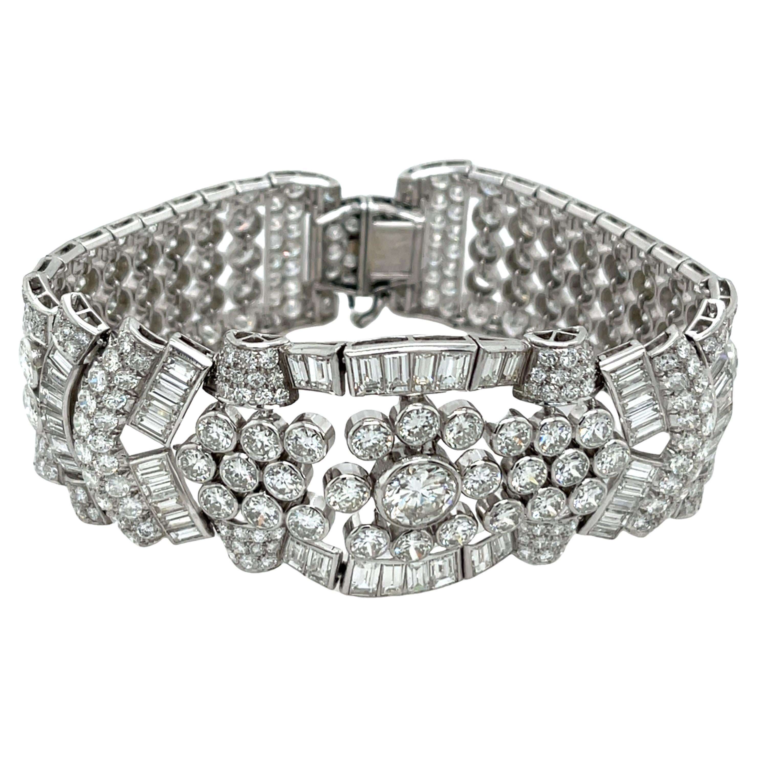 Bracelet Art déco en platine serti de diamants 31.40 carats
