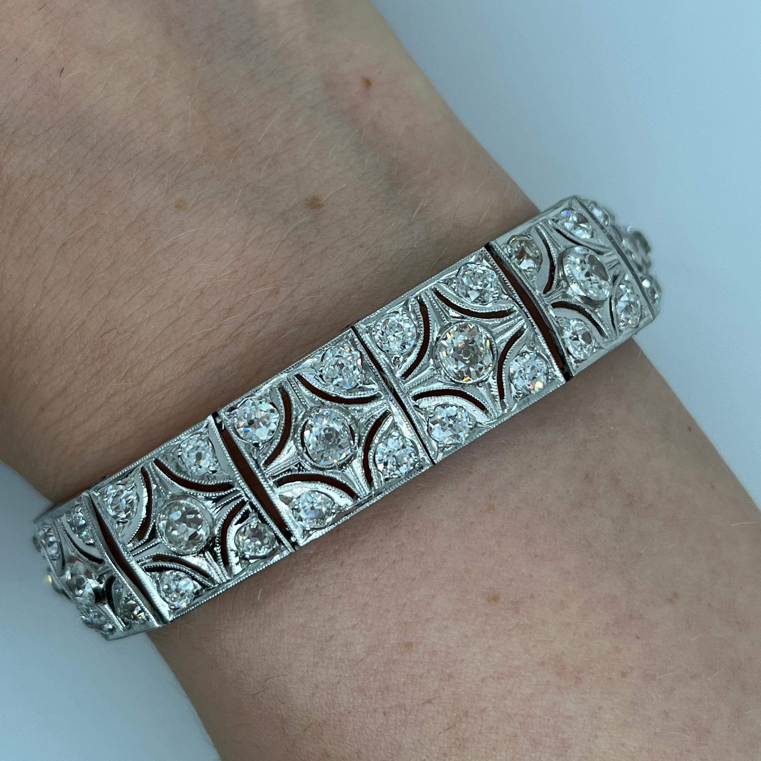 Art Deco Diamond Bracelet 8.0ct Set In Platinum In Excellent Condition For Sale In London, GB