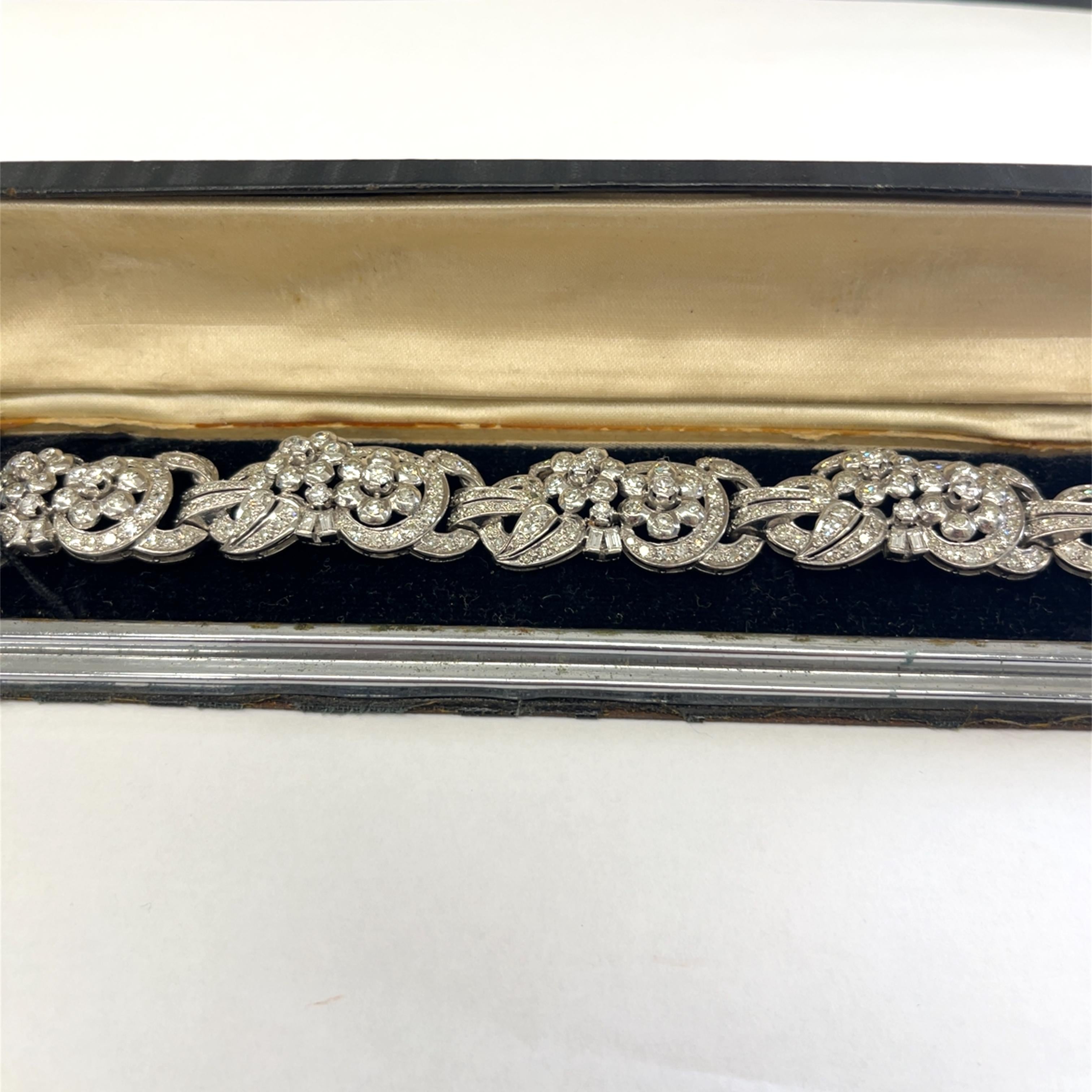 Art Deco Diamond Bracelet 8.10ct Set In Platinum In Excellent Condition In London, GB