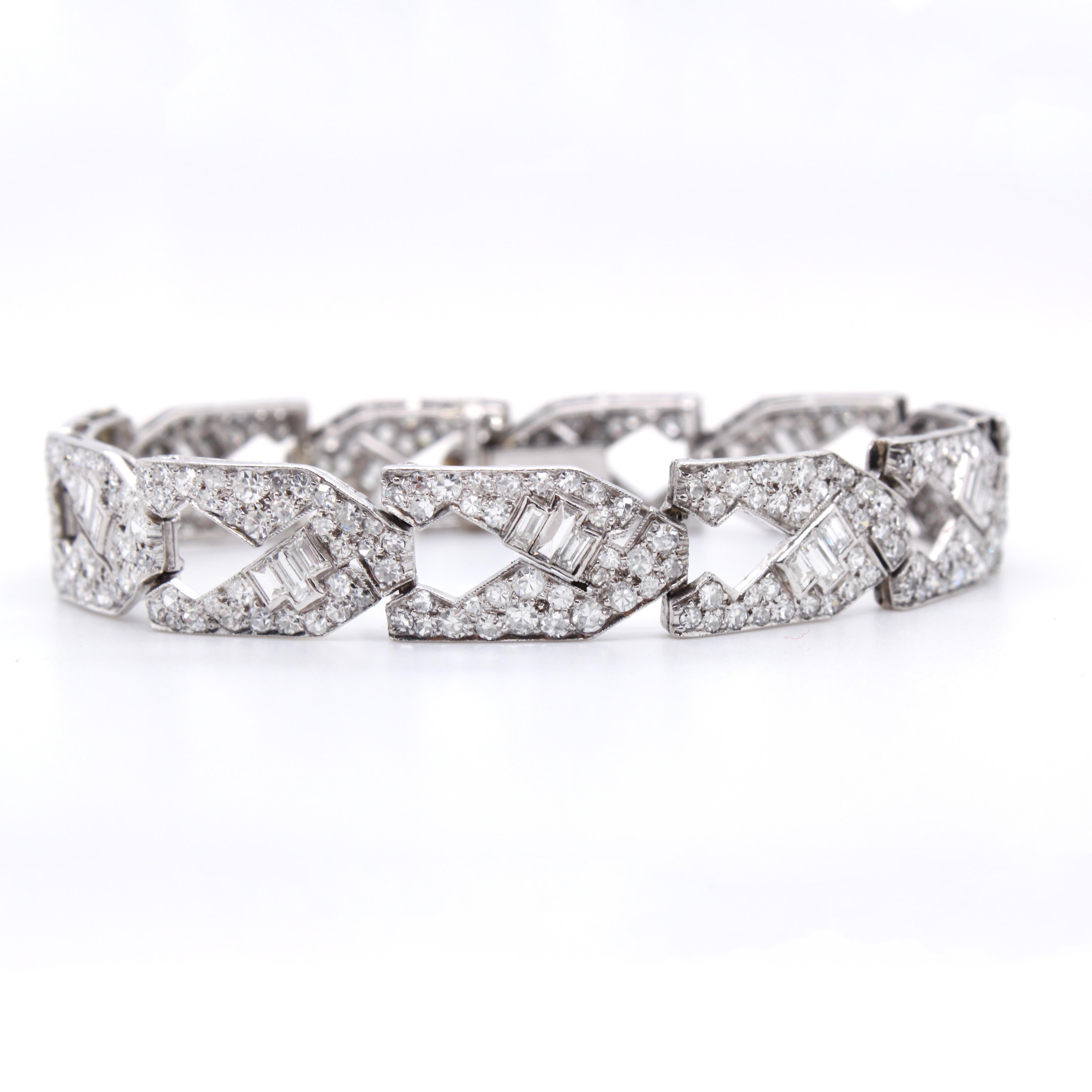 Art Deco Diamond Bracelet, ca. 1930s

A beautiful Art Deco diamond bracelet of 11 links with round and step cut diamonds of circa 13 carats.

Length 17 cms
Made in platinum.