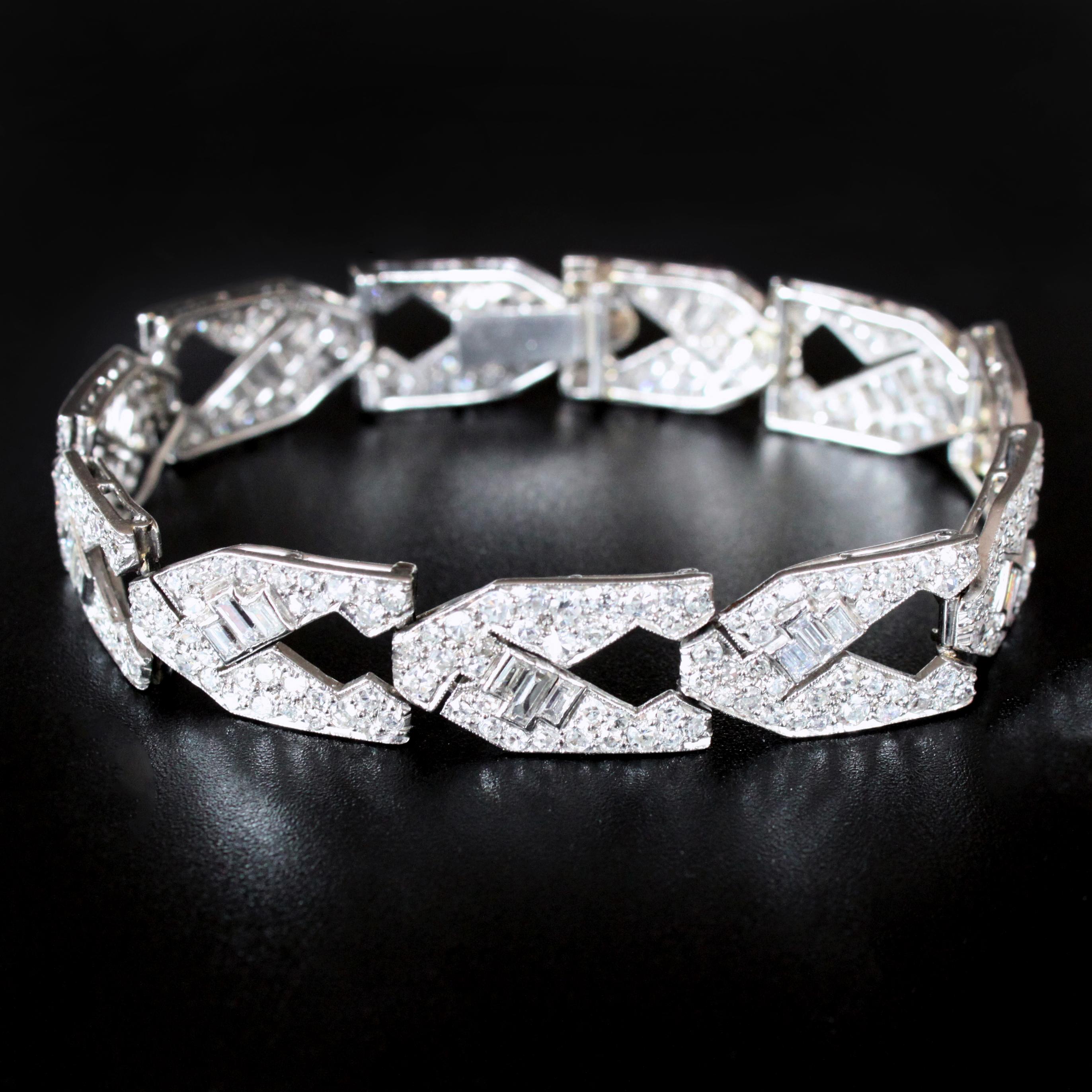 Women's Art Deco Diamond Bracelet, circa 1930s For Sale