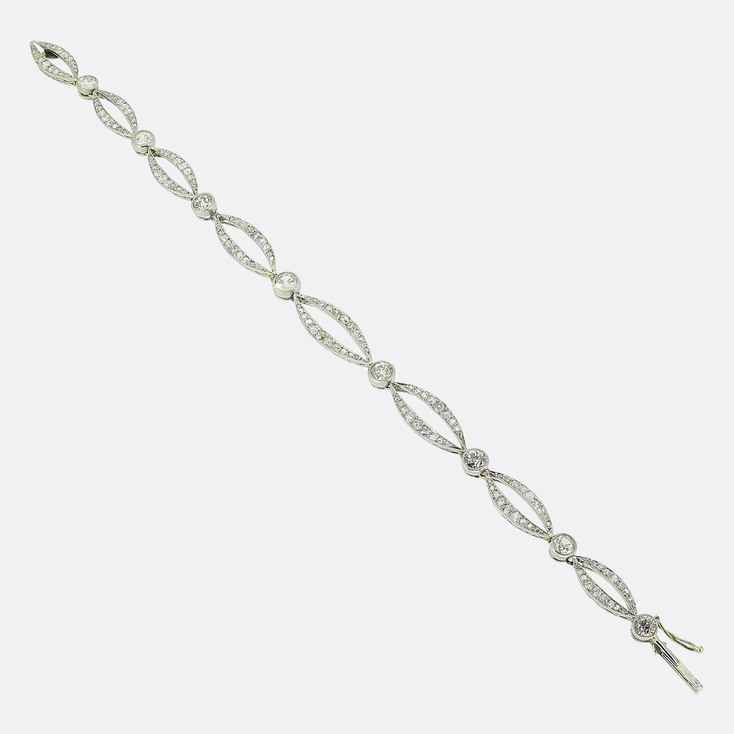 Taglio vecchia miniera Bracciale Art Deco con diamanti in vendita