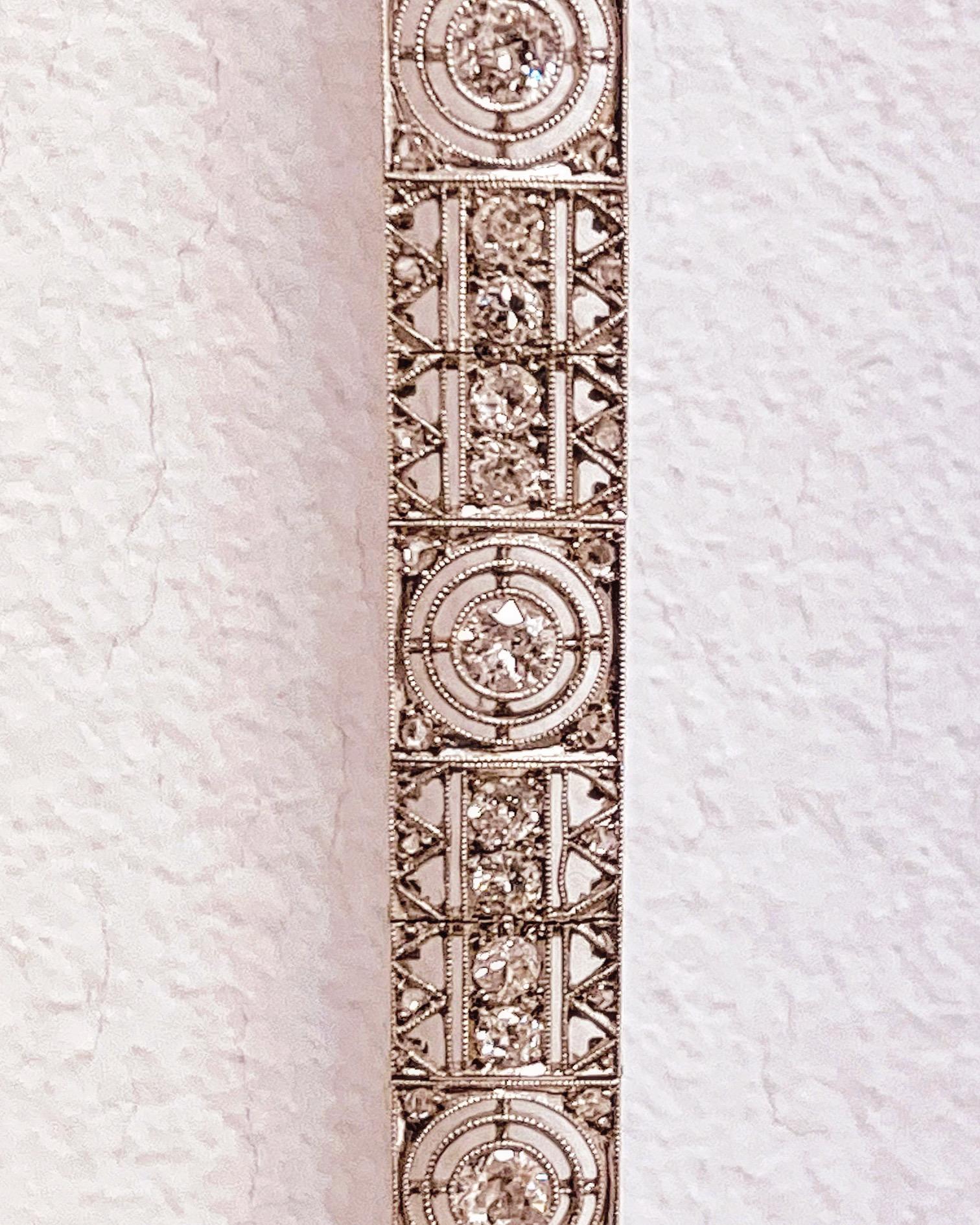 Art-Déco-Diamantarmband aus Platin, 0,8 cm Breite, 18,5 cm Länge, ca. 1920er Jahre im Zustand „Hervorragend“ im Angebot in London, GB