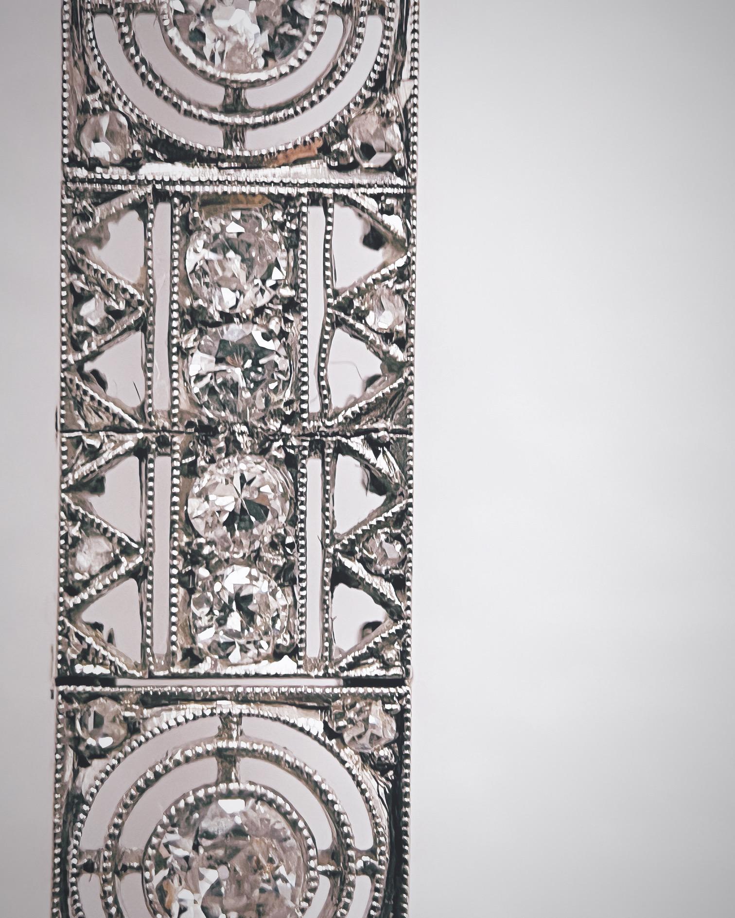 Art-Déco-Diamantarmband aus Platin, 0,8 cm Breite, 18,5 cm Länge, ca. 1920er Jahre im Angebot 3