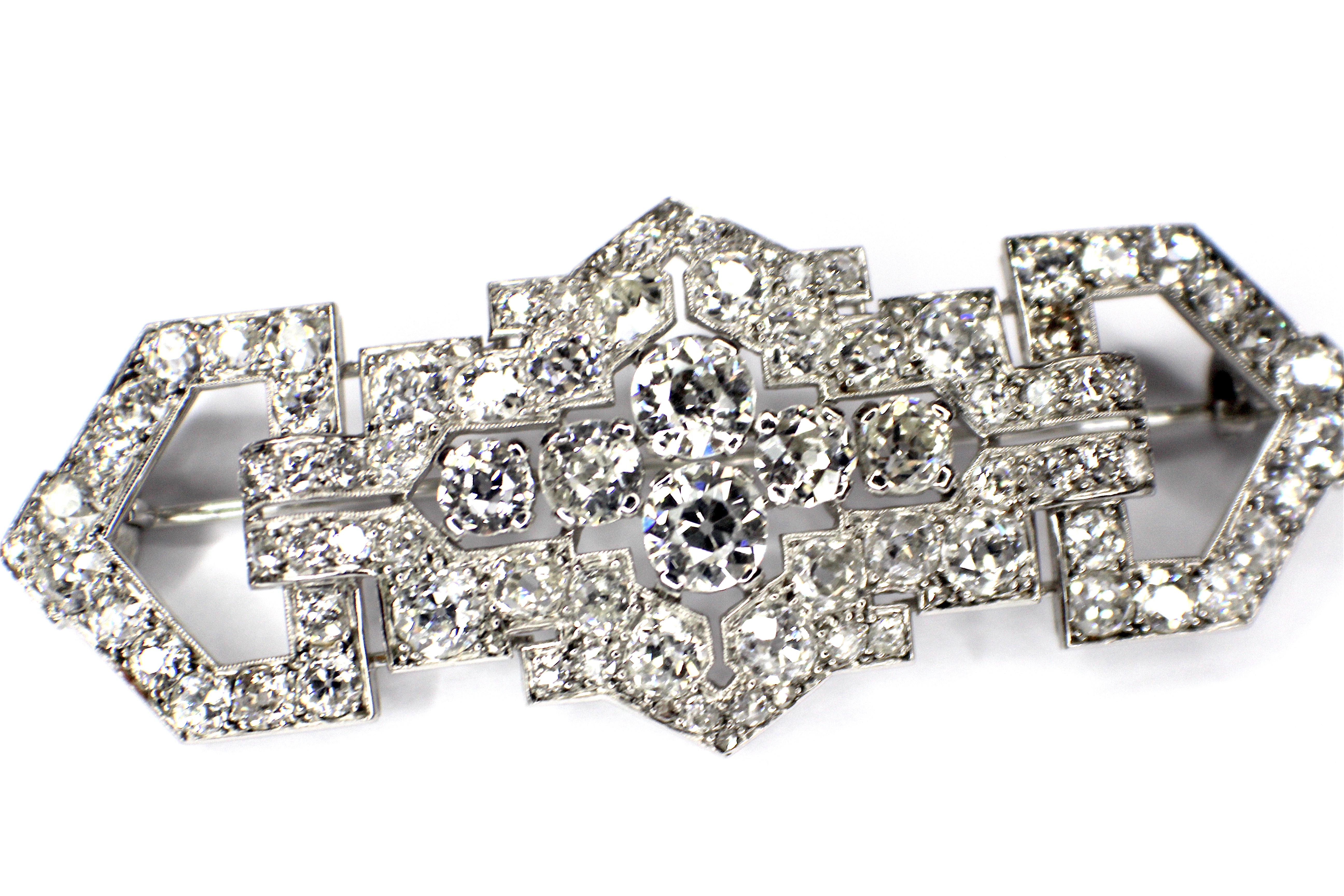 Gemolithos, Art Deco Diamantbrosche, Französisch, 1928 von Cartier. Diamanten est. Insgesamt 9,3ct F-G/VVS-Si, Maße: 65x26mm, Gewicht: 15.38gr. Platin
