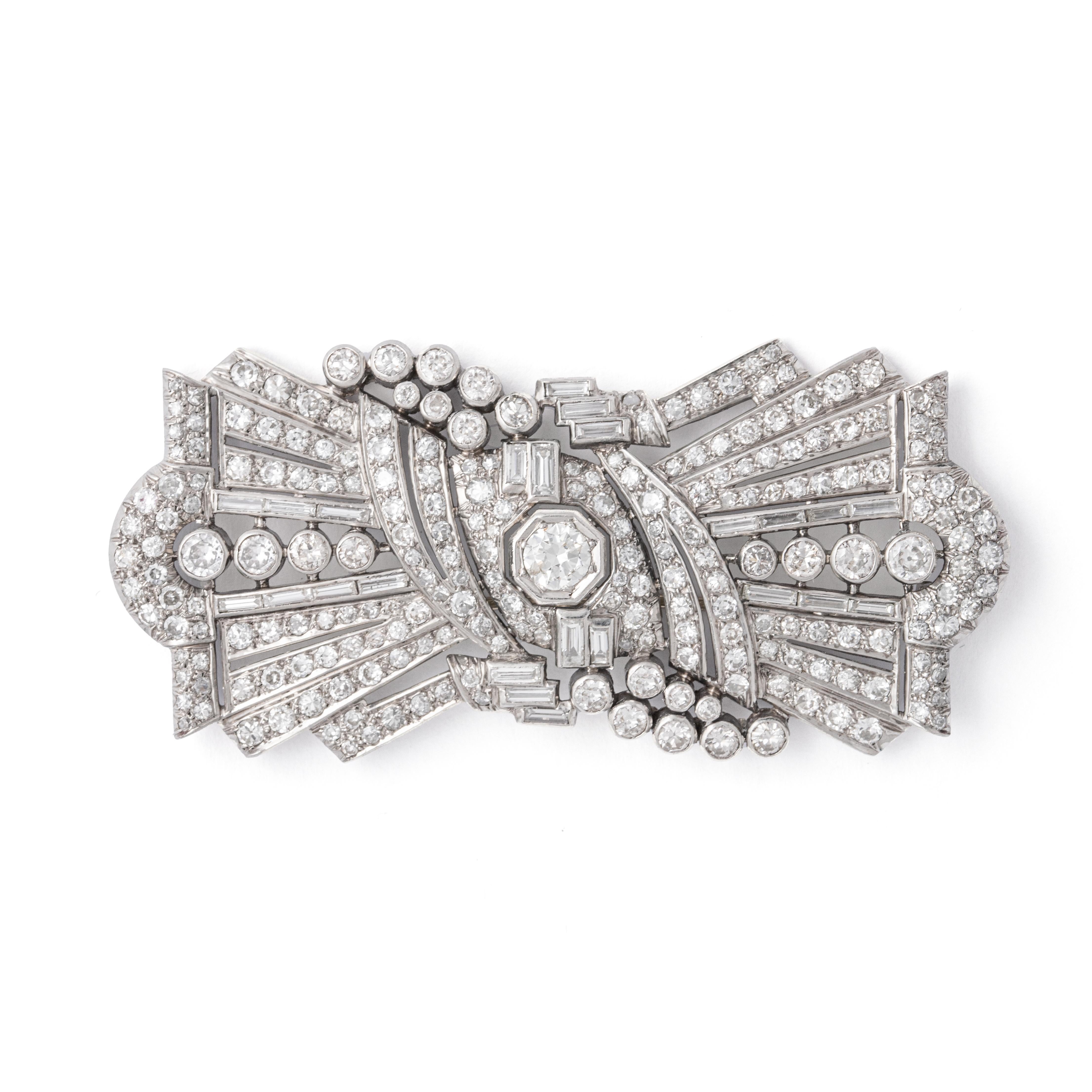 Art Deco Important Diamond Brooch.
Circa 1930.
Length: approx. 7.80 centimeters / 3.07 inches.
Width: approx. 3.70 centimeters / 1.46 inches.
Total weight: 35.16 grams.
