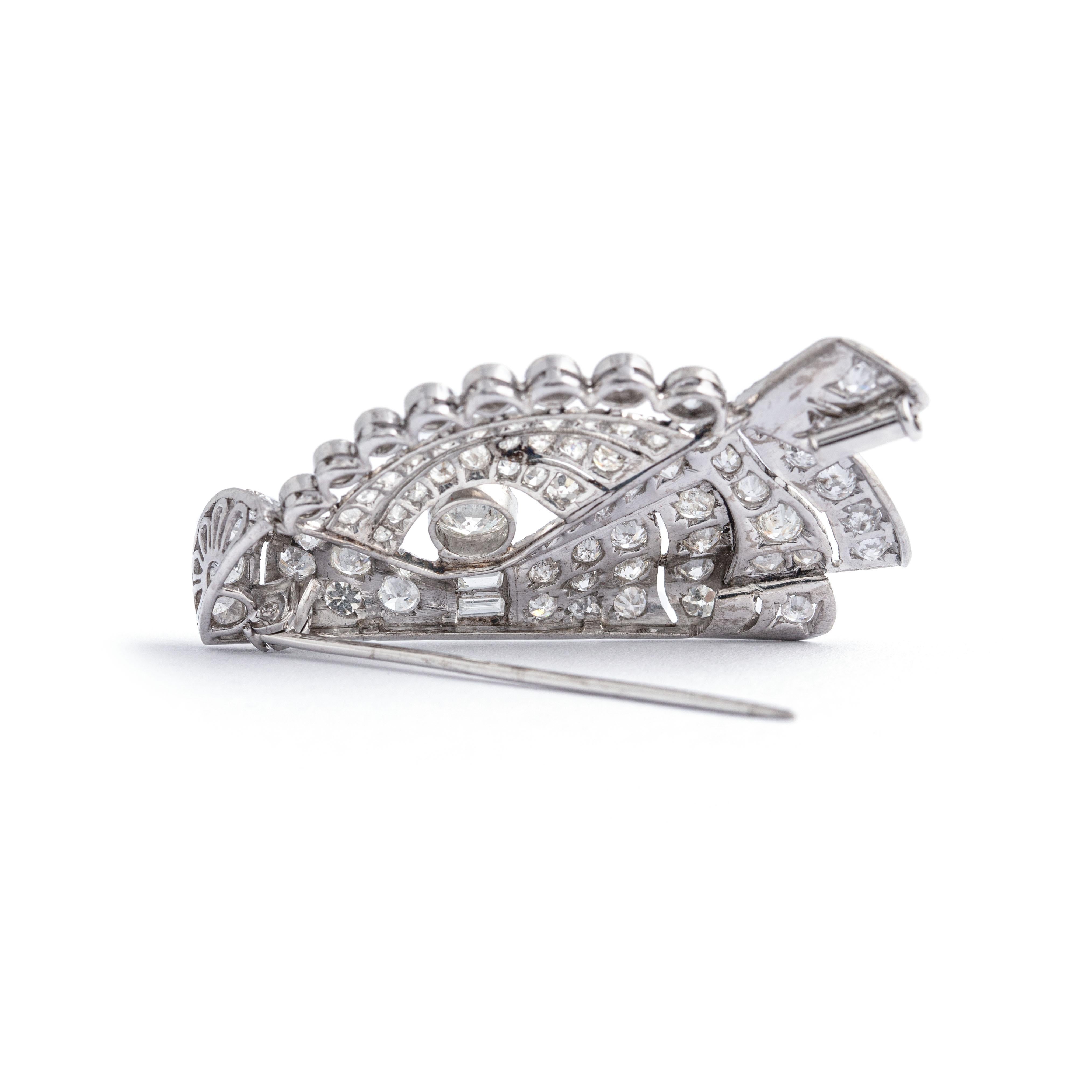 Art Deco Diamond Brooch 1950S In Good Condition For Sale In Geneva, CH