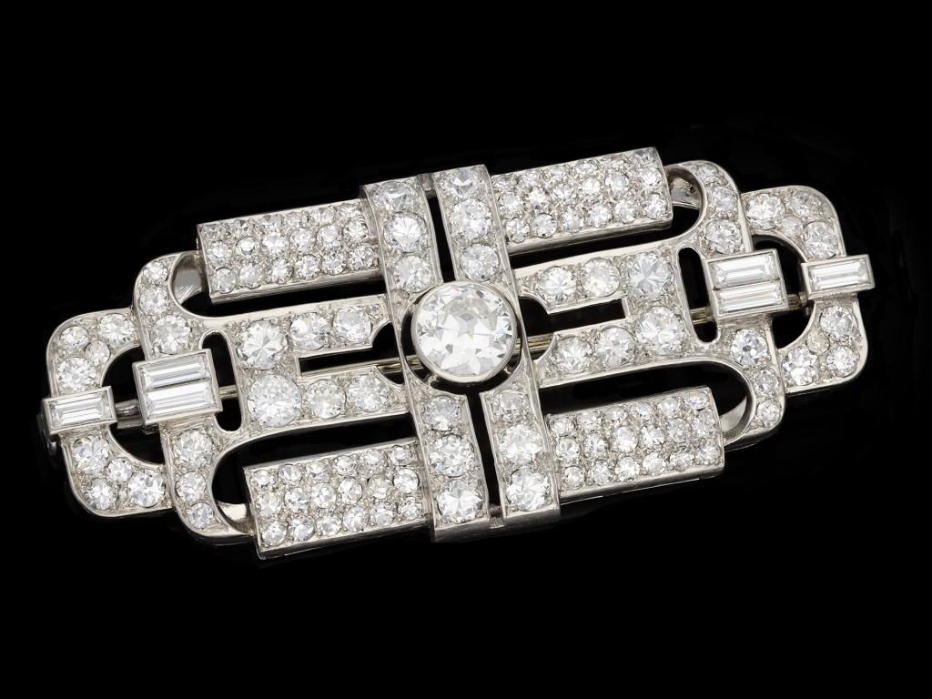 Art deco diamond brooch, French, circa 1920. In Good Condition For Sale In London, GB