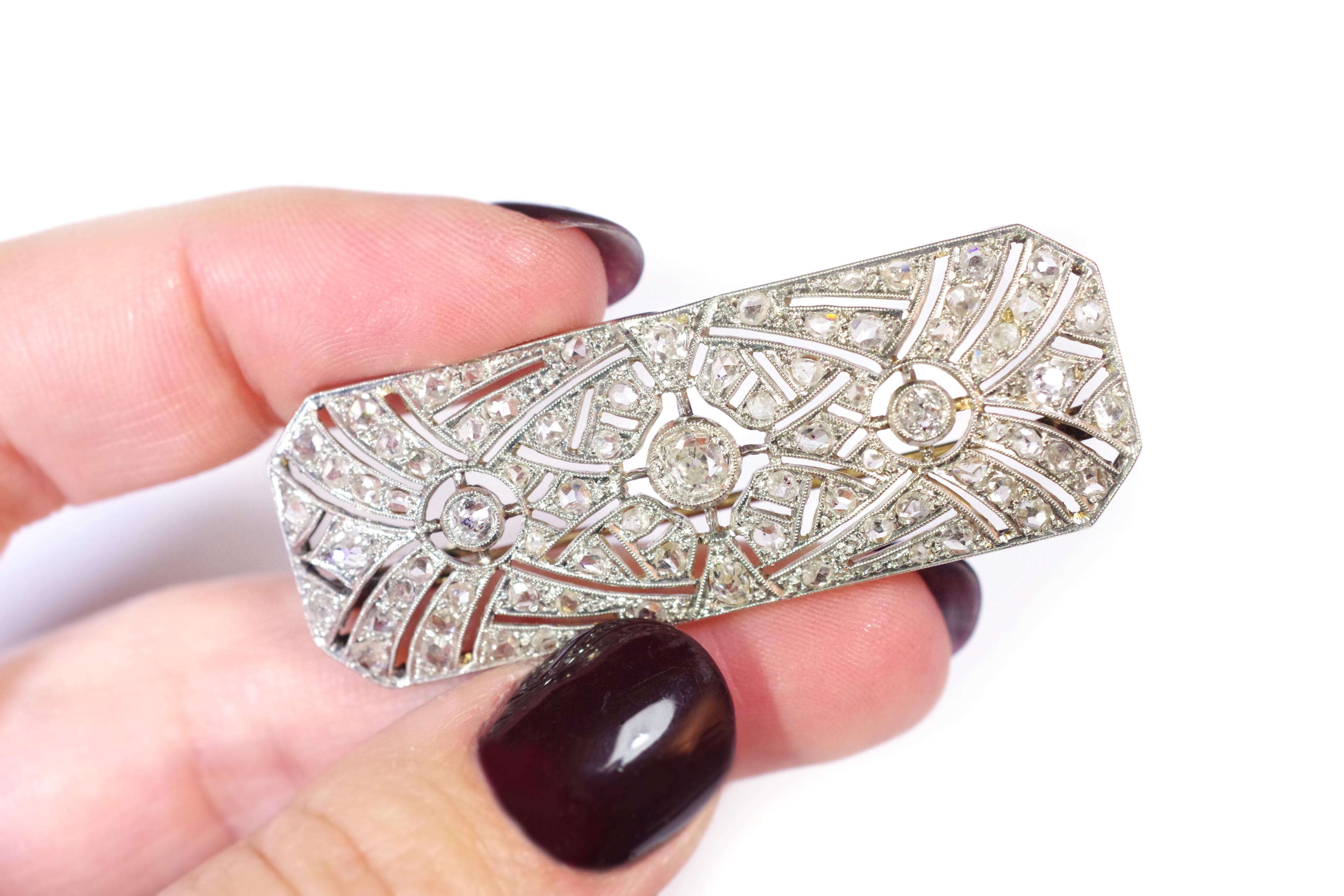 Art Deco Diamond Brooch in Platinum and 18 Karat White Gold For Sale 1