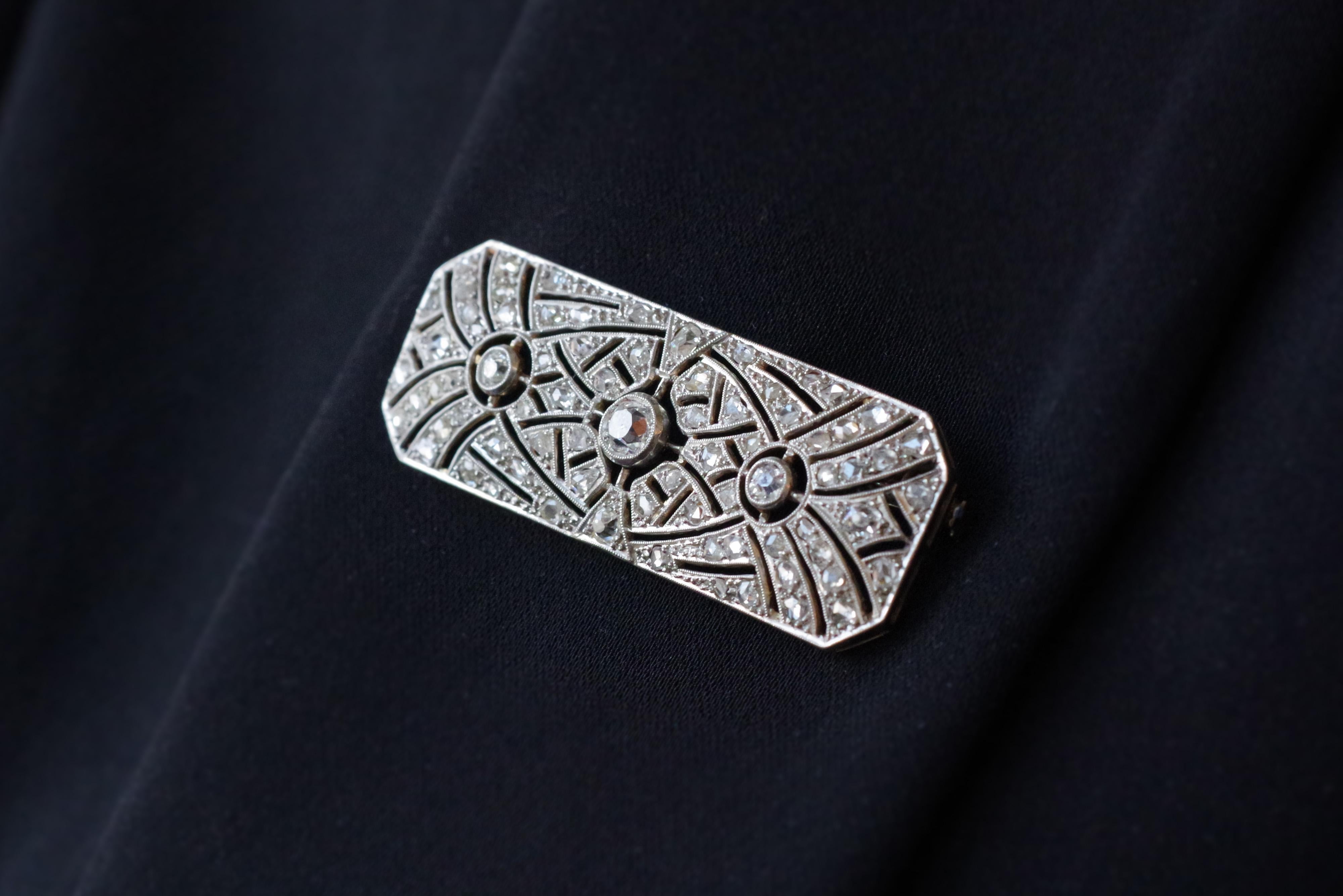 Art Deco Diamond Brooch in Platinum and 18 Karat White Gold For Sale 5