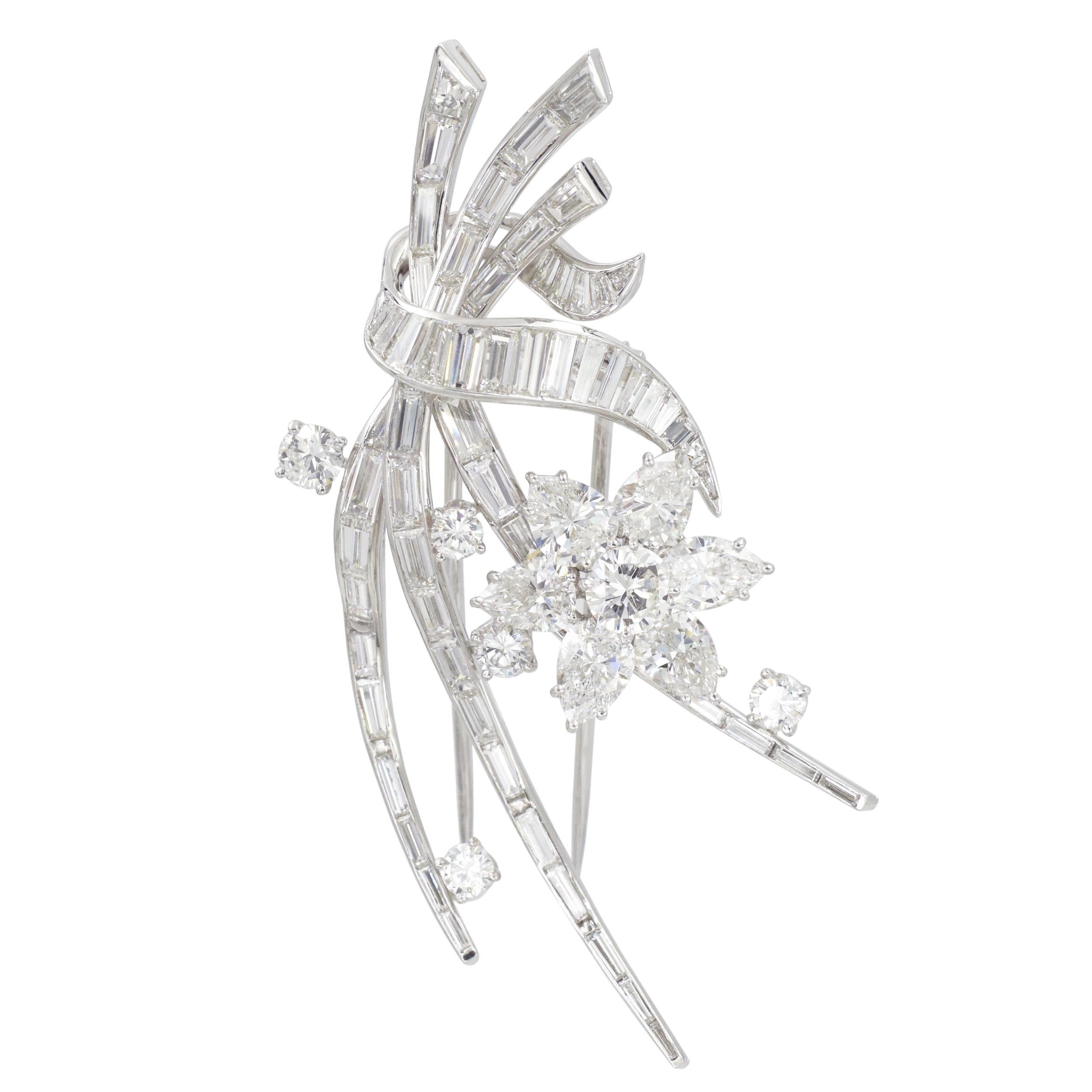 Art Deco Diamond Brooch In Platinum. For Sale 3